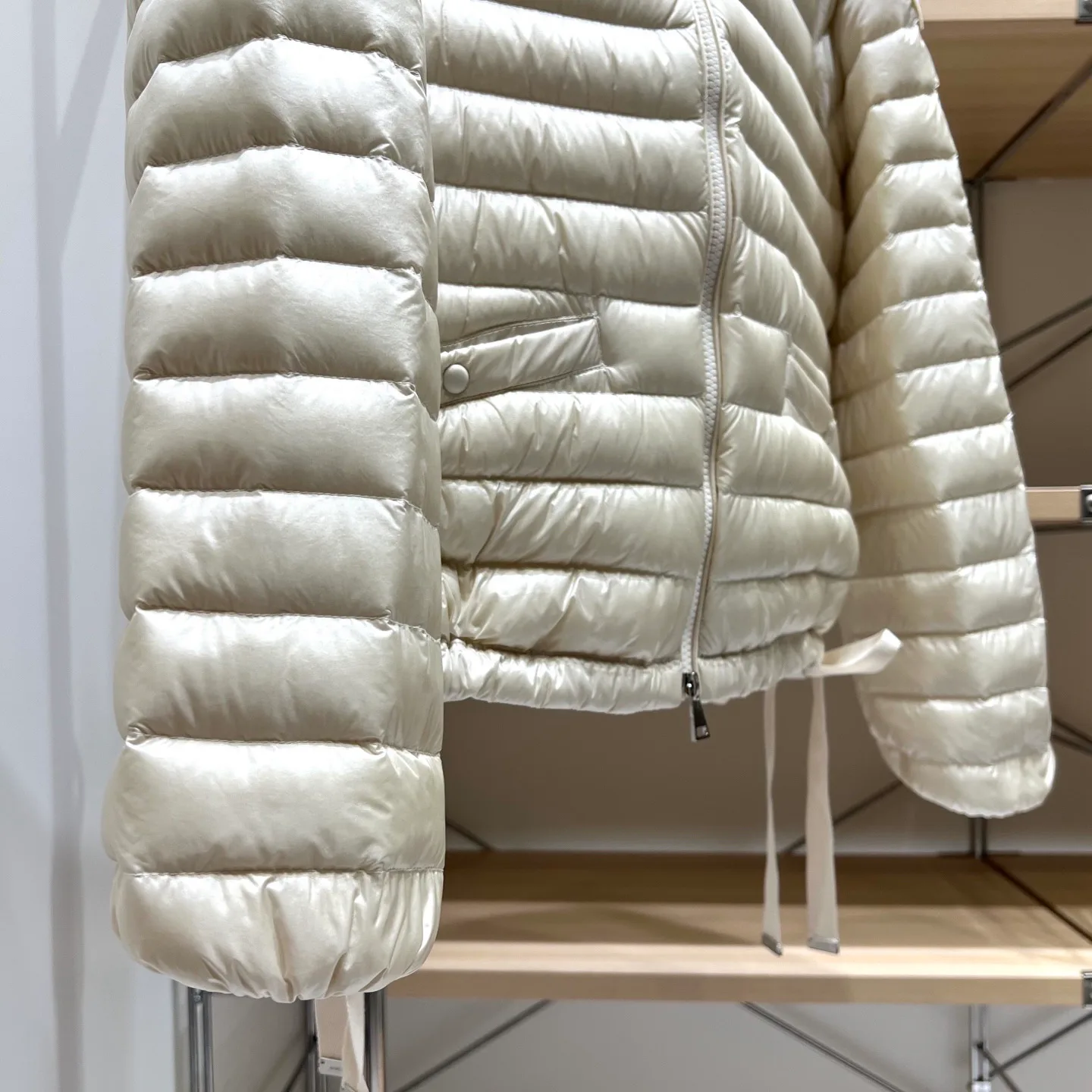 Women's Jackets And Down Jackets MONCLER 17812071