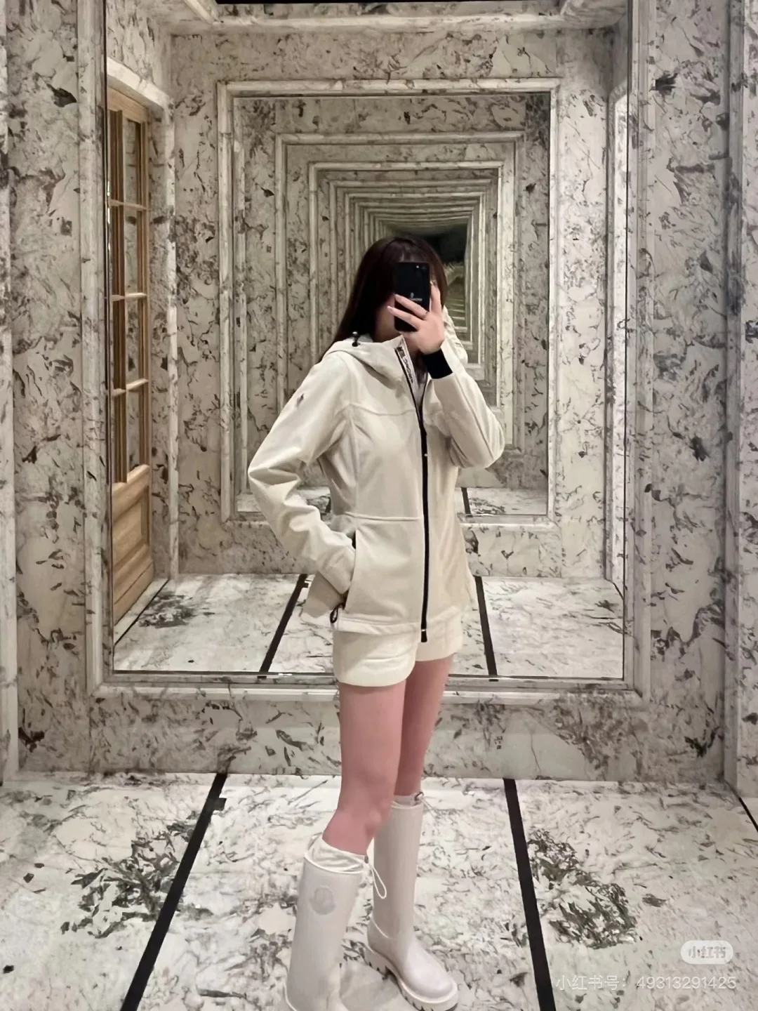 Women's Jackets And Down Jackets MONCLER 18517128