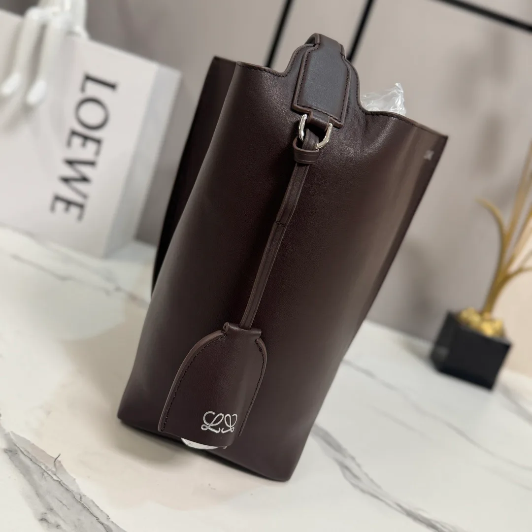 Women's Classic Handbags LOEWE 17502833