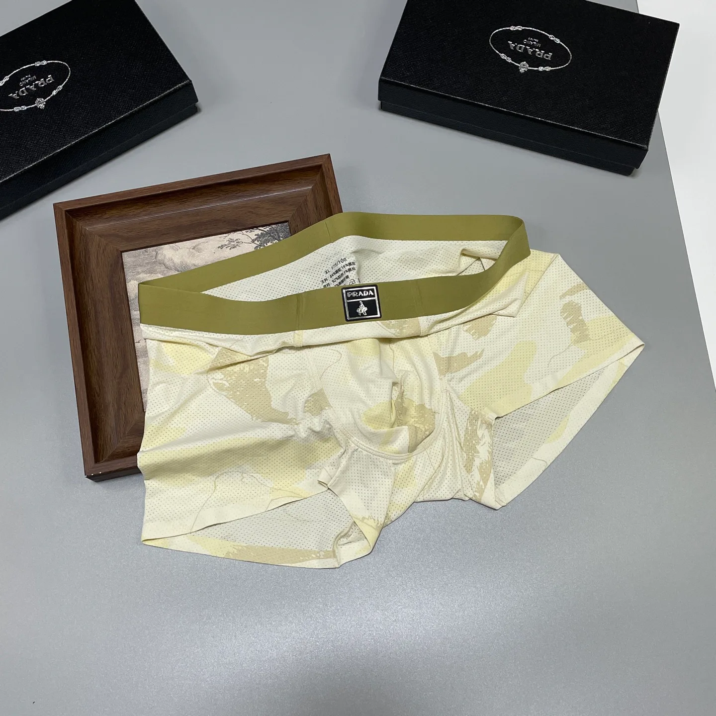 Men's Shorts PRADA 18097527