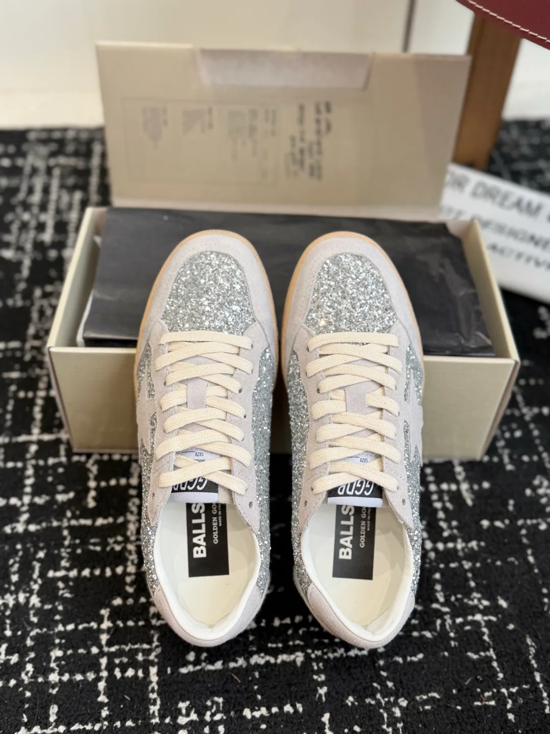 Women's Sneakers GOLDEN GOOSE 18305923
