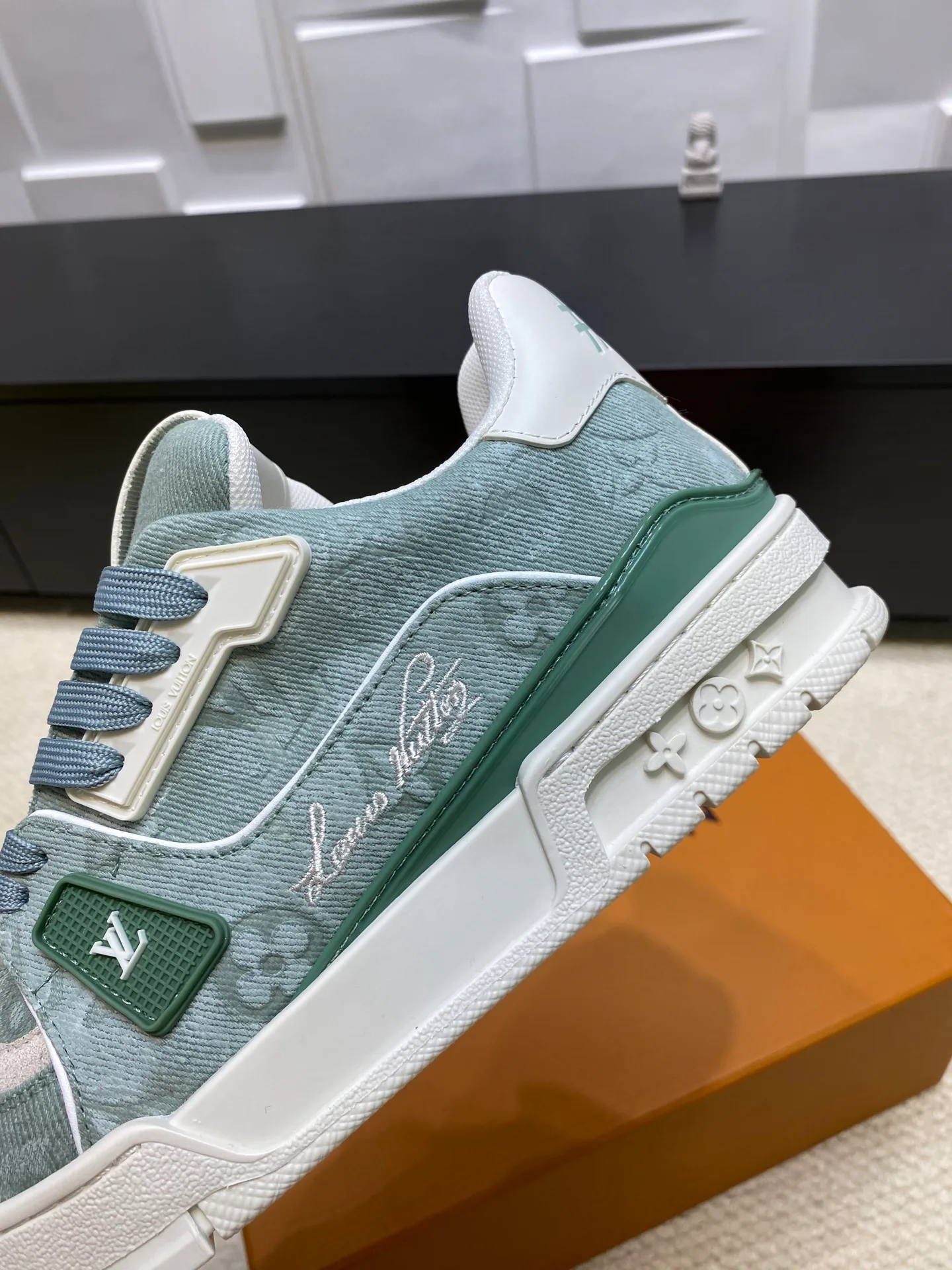 Women's Sneakers LOUIS VUITTON 17969026