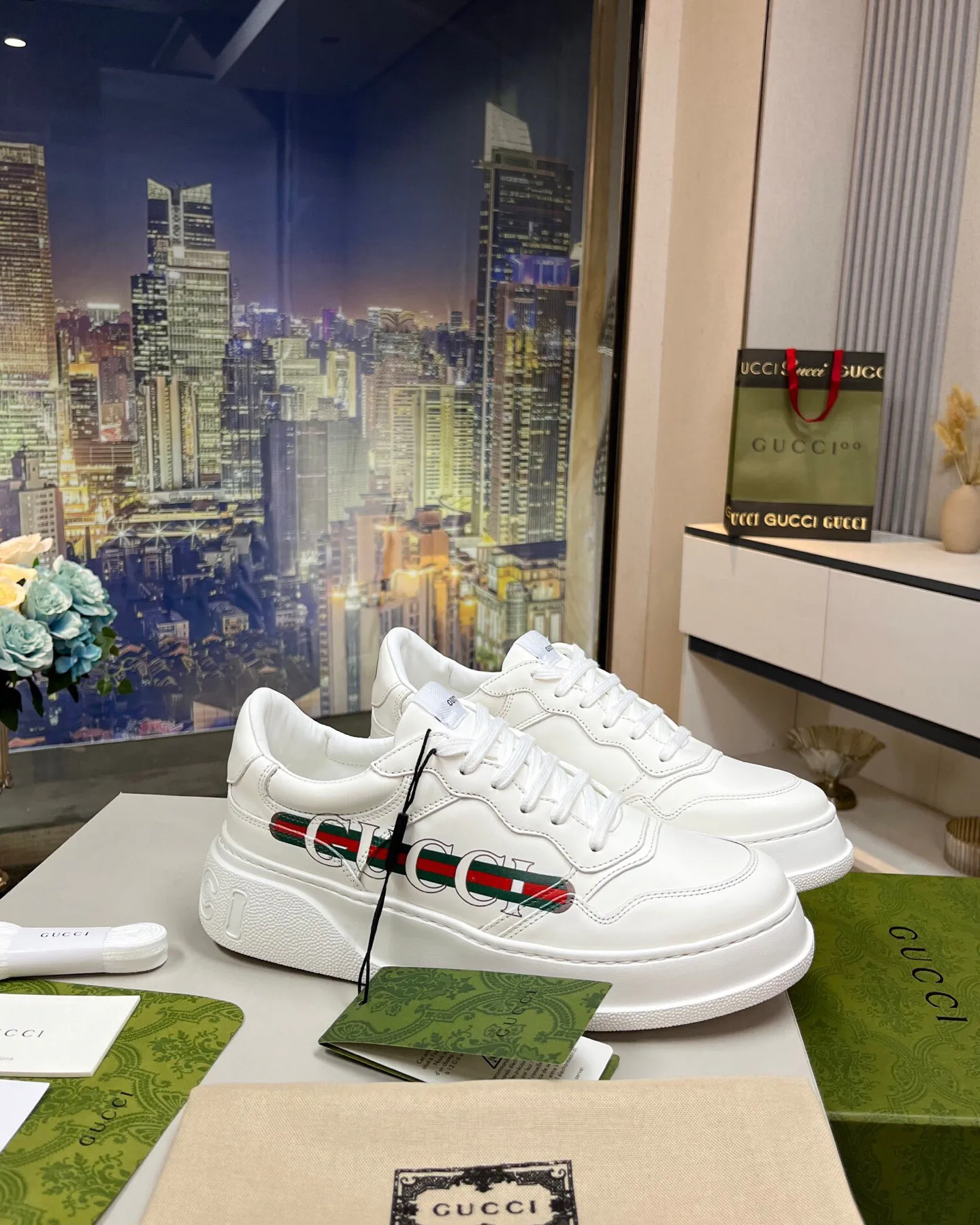 Women's Sneakers GUCCI 18369596
