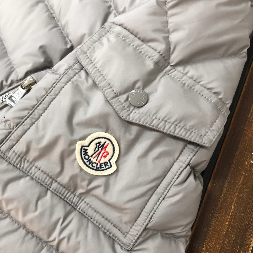Women's Jackets And Down Jackets MONCLER 18408601
