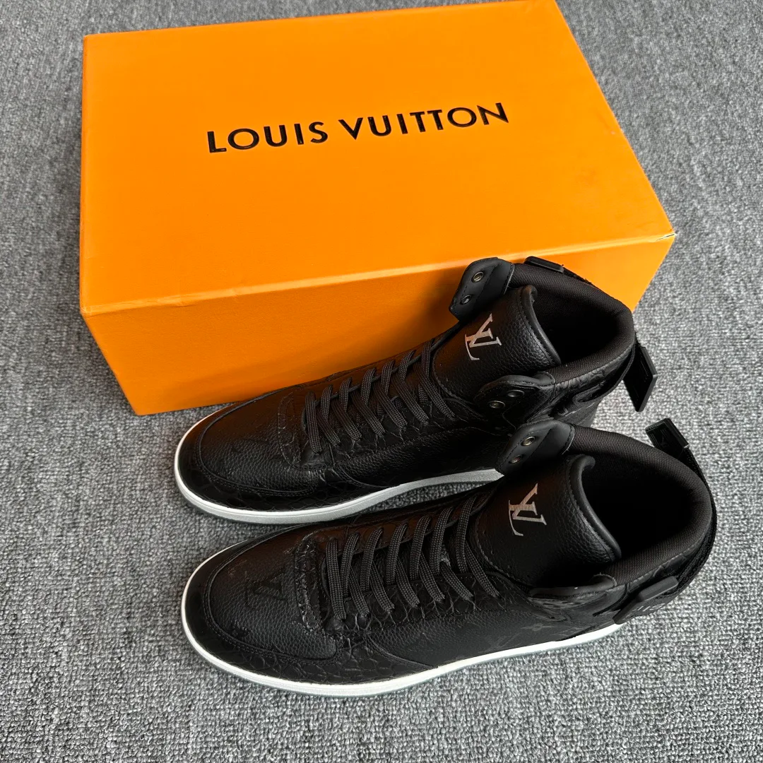 Men's Sneakers LOUIS VUITTON 18445303