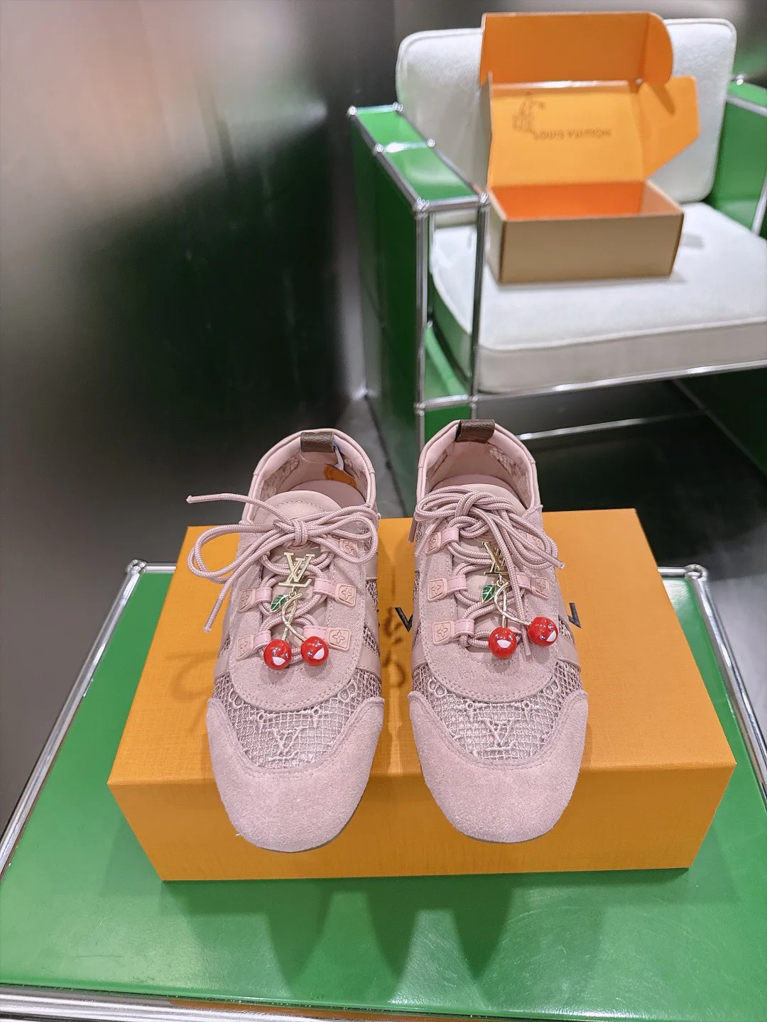 Women's Sneakers LOUIS VUITTON 18152835