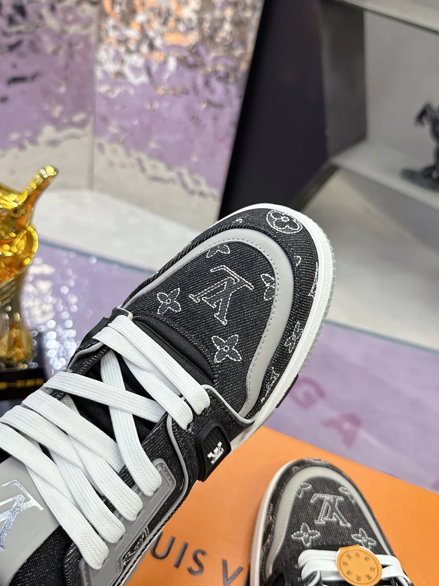 Women's Sneakers LOUIS VUITTON 17930921