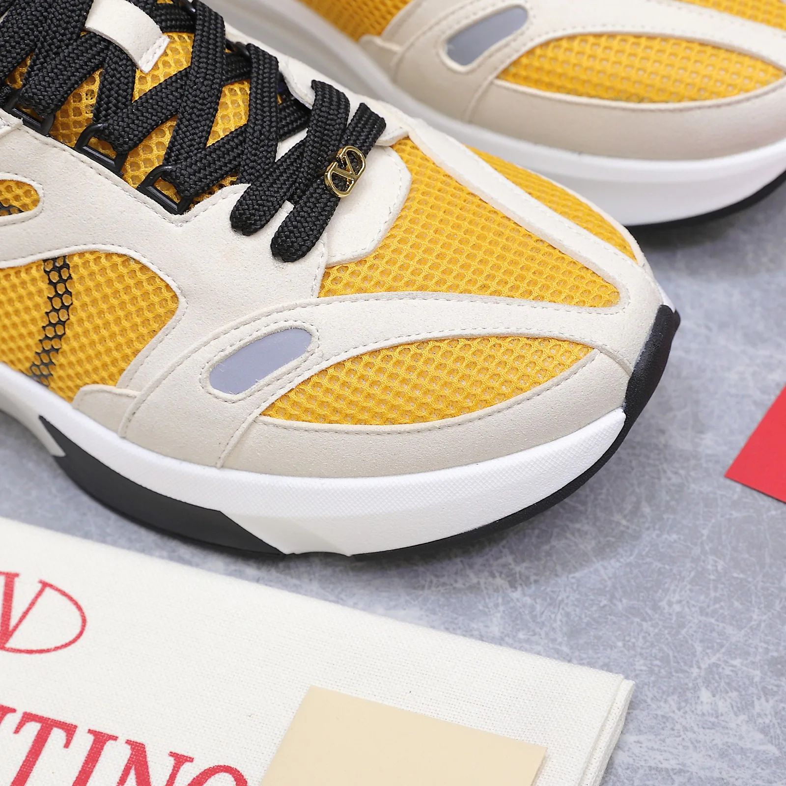 Men's Sneakers VALENTINO 17604594