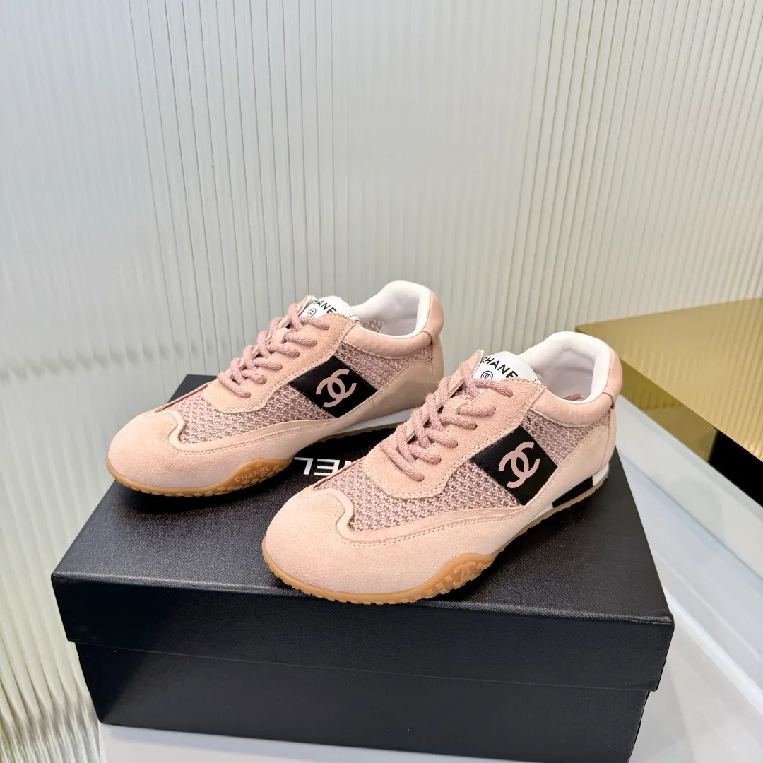 Women's Sneakers CHANEL 18366993