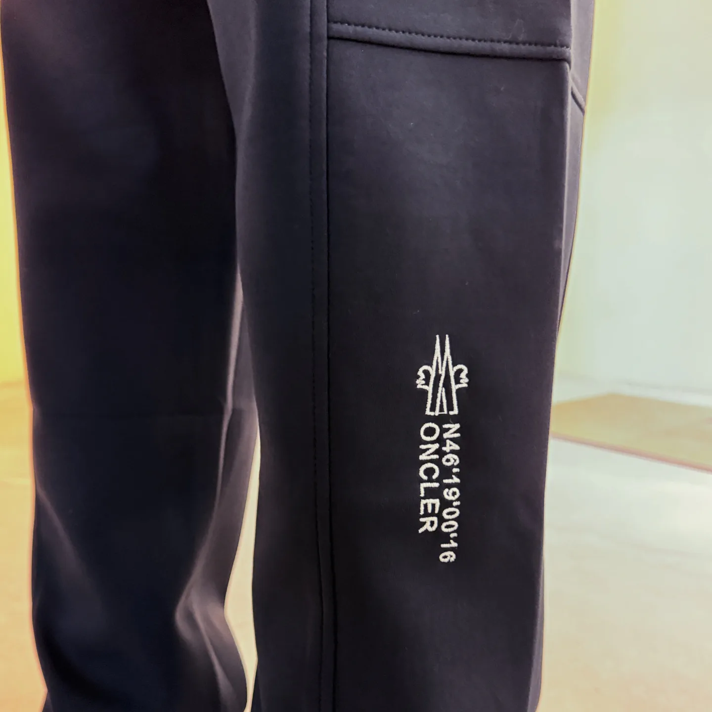 Men's Trousers MONCLER 18197202