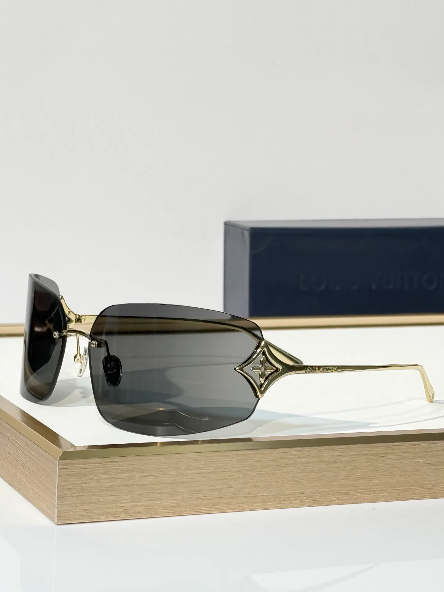 Glasses LOUIS VUITTON 18117693