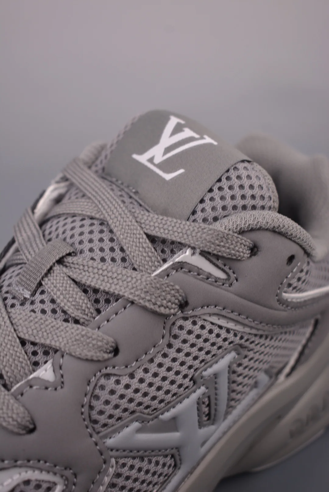 Men's Sneakers LOUIS VUITTON 17429981