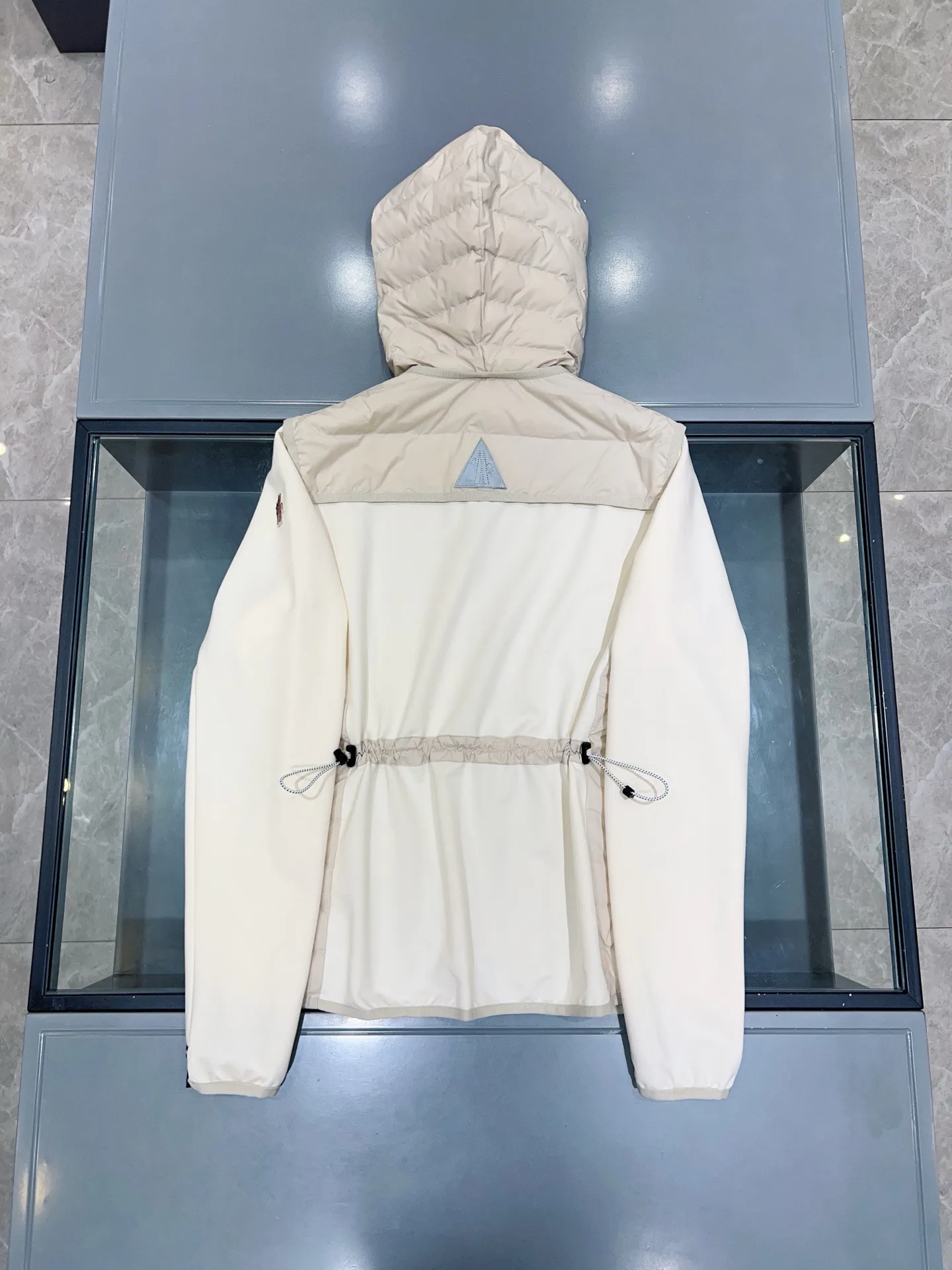Women's Jackets And Down Jackets MONCLER 18368415
