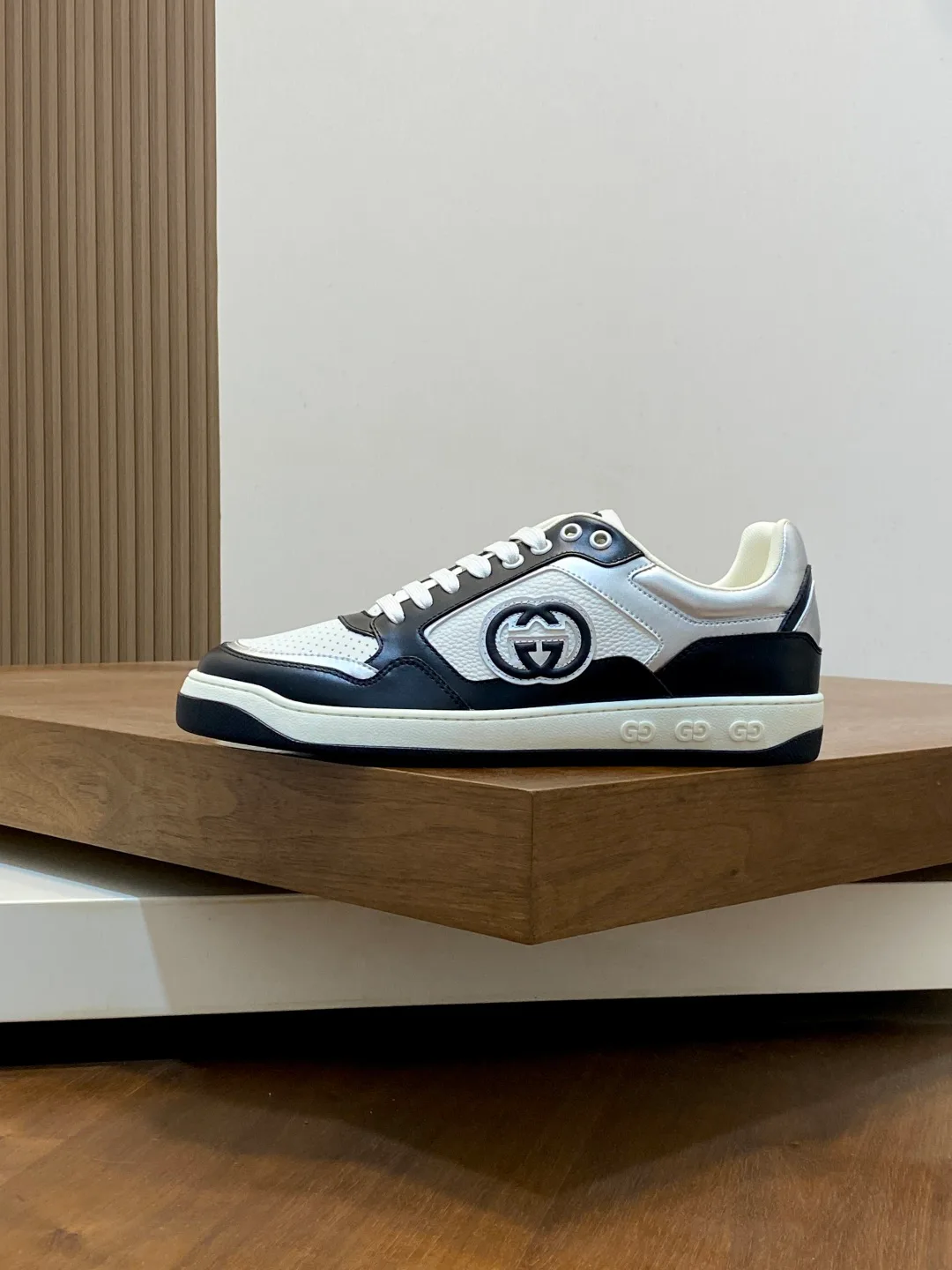 Men's Sneakers GUCCI 18039634