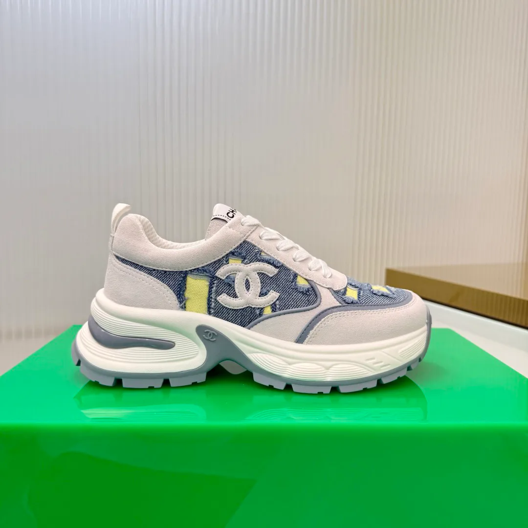 Women's Sneakers CHANEL 18366955