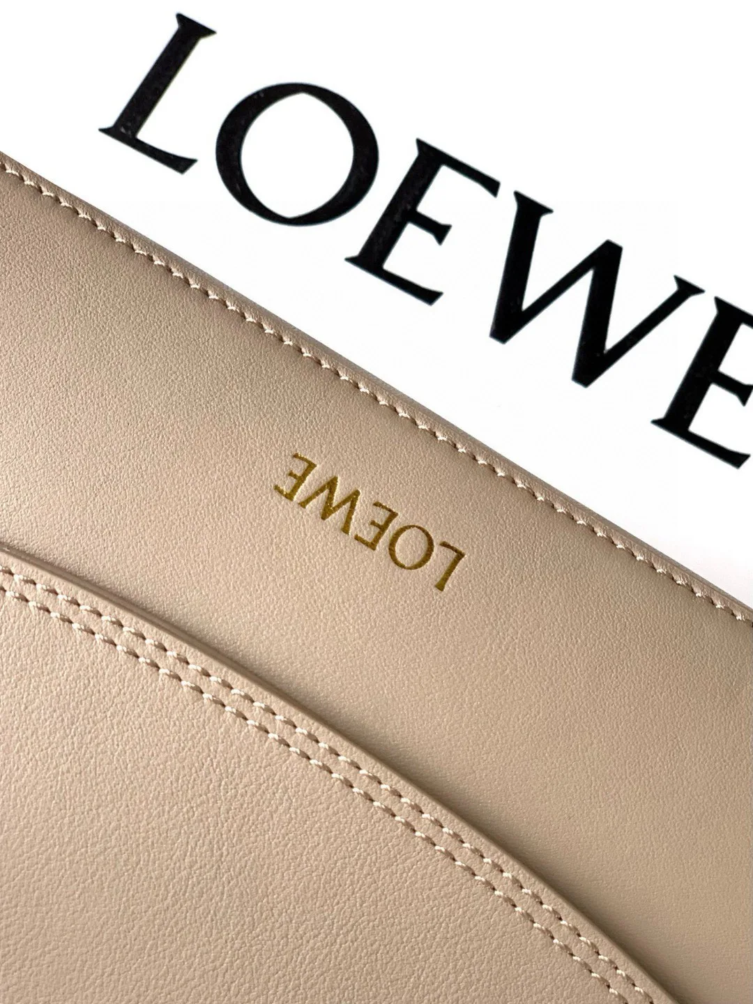 Women's Classic Handbags LOEWE 18116478