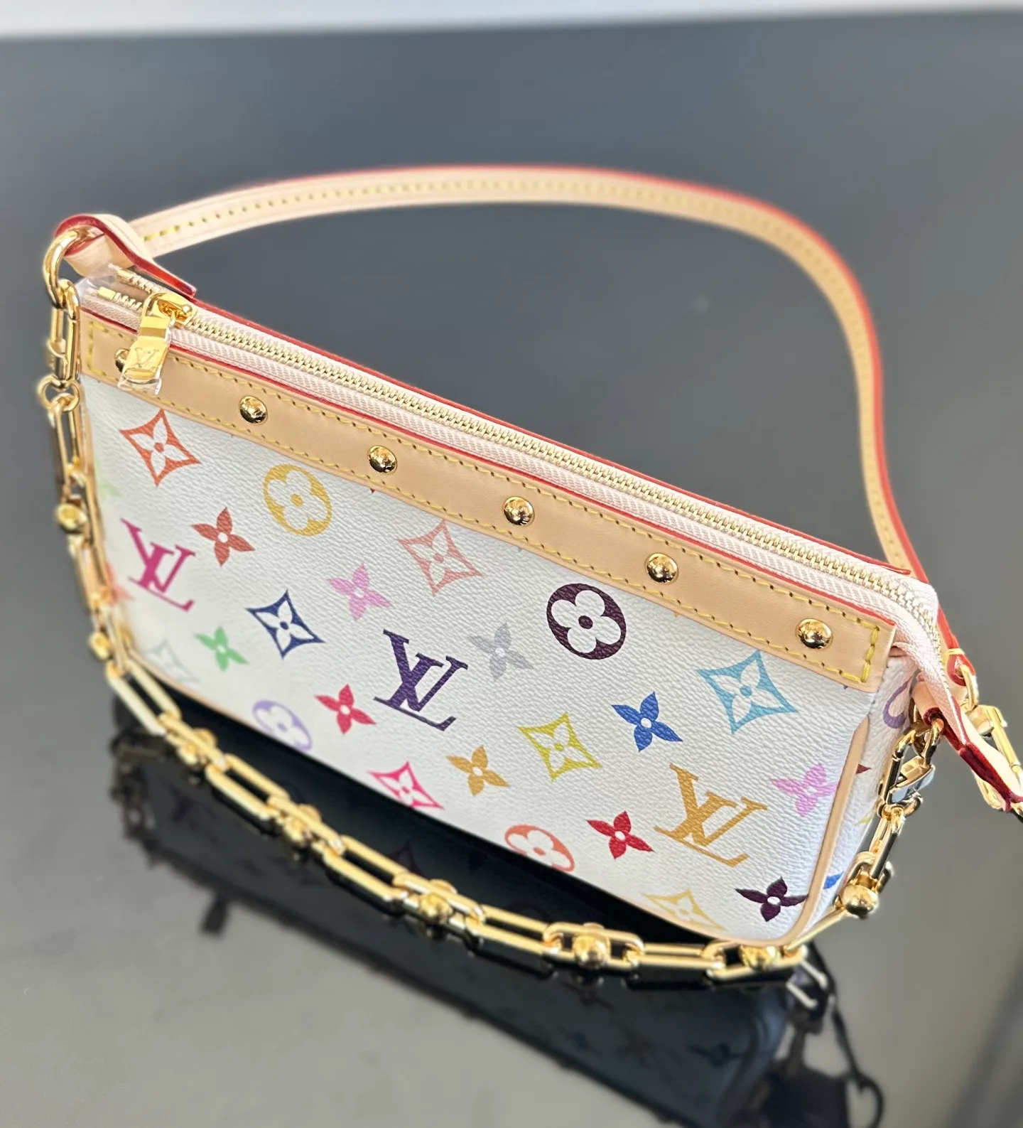 Women's Classic Handbags LOUIS VUITTON 18376445