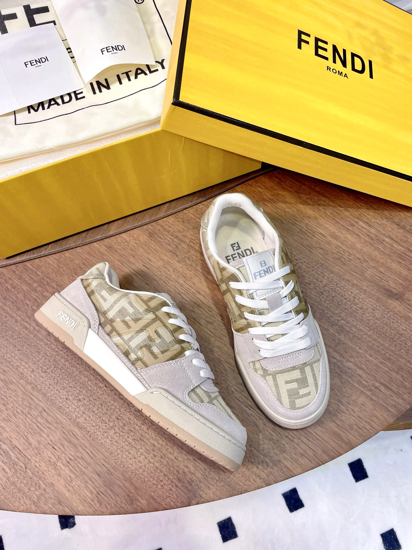 Women's Sneakers FENDI 17957352