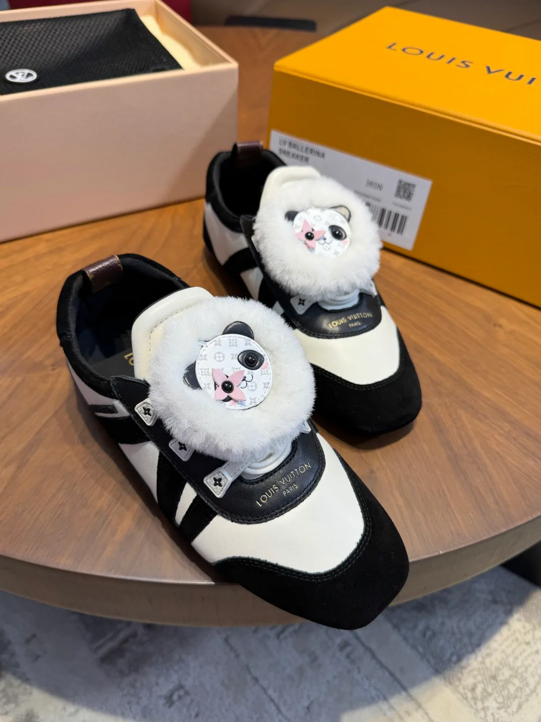 Women's Sneakers LOUIS VUITTON 18161998