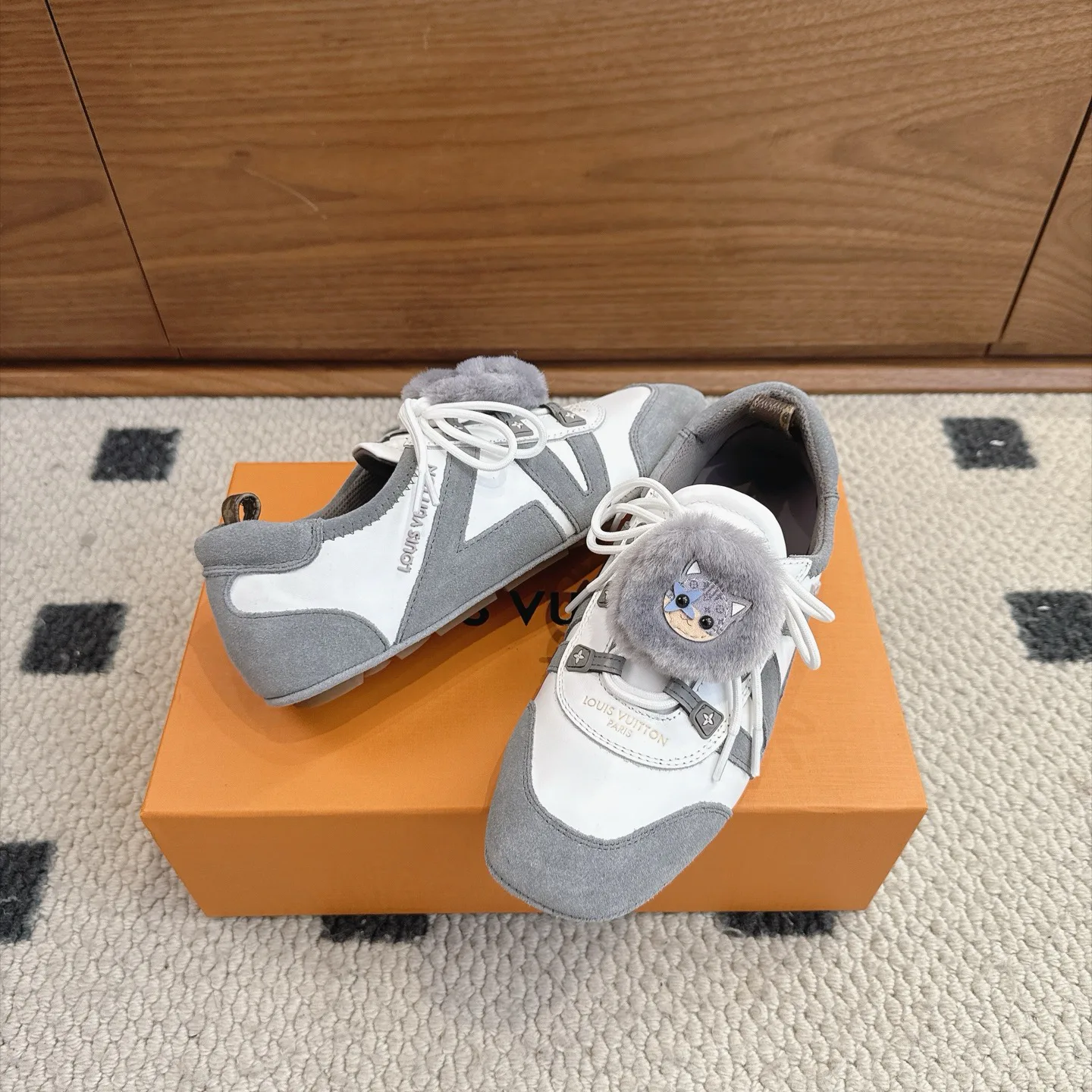 Women's Sneakers LOUIS VUITTON 18025434