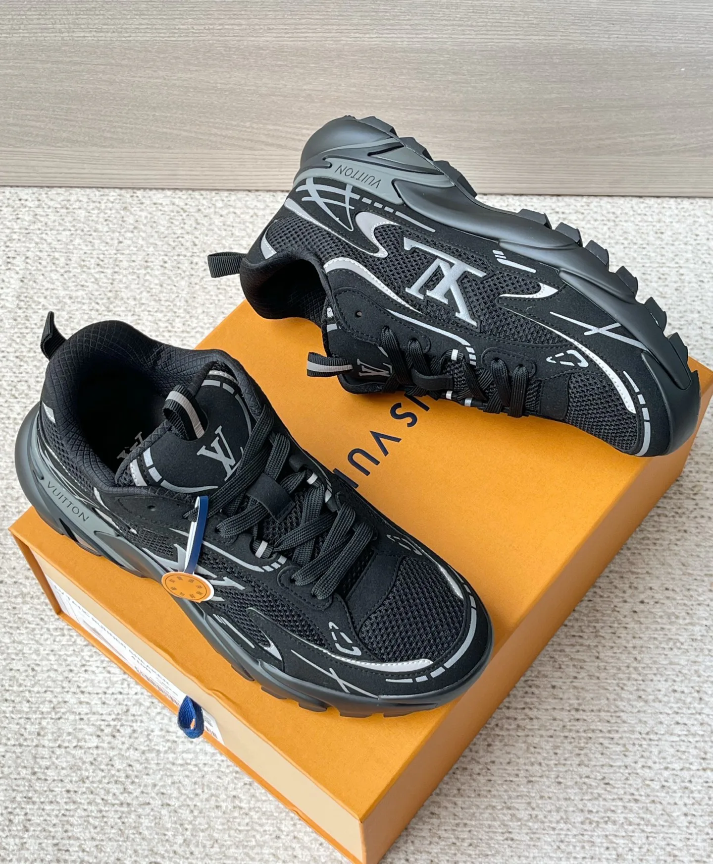 Men's Sneakers LOUIS VUITTON 17972104