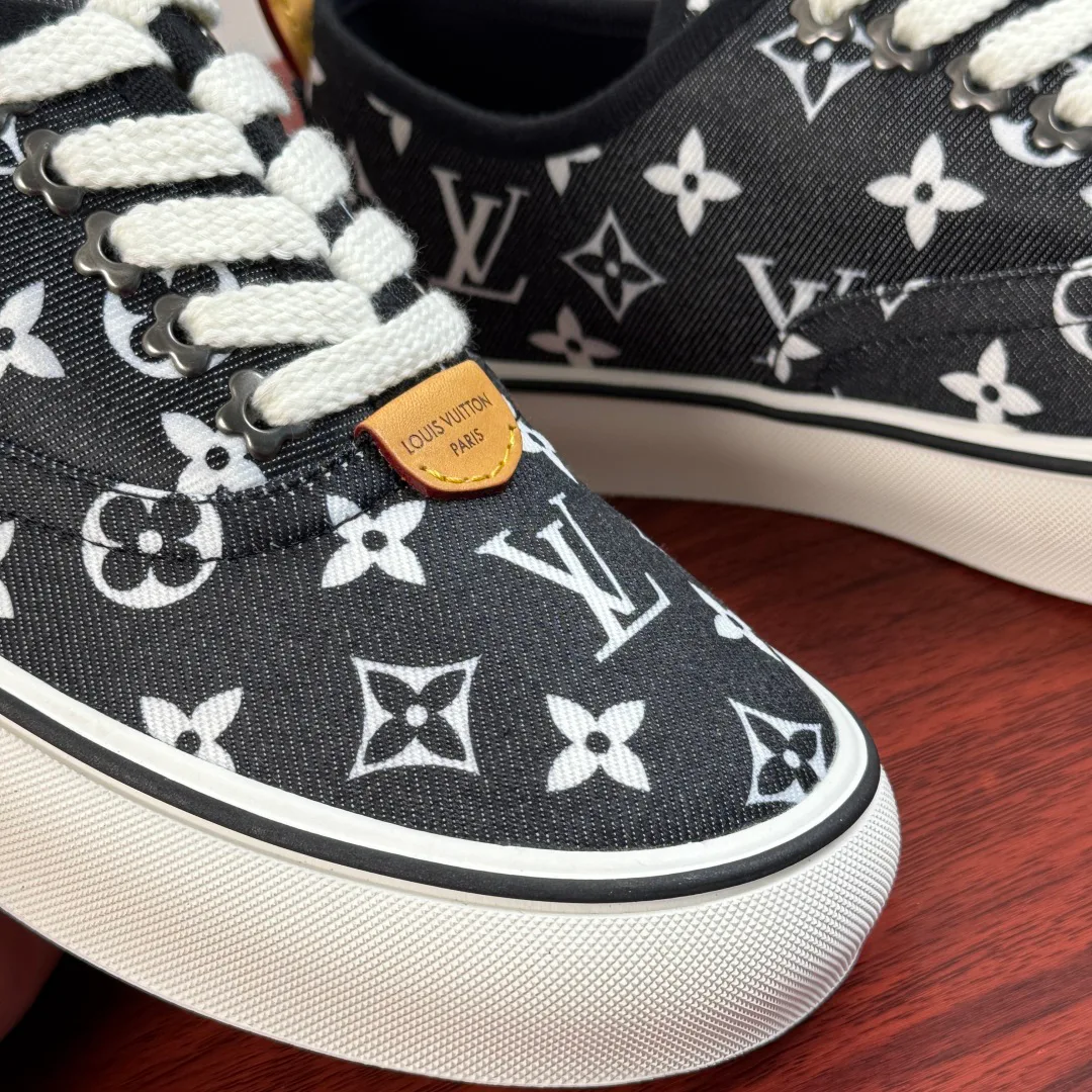Women's Sneakers LOUIS VUITTON 18100540