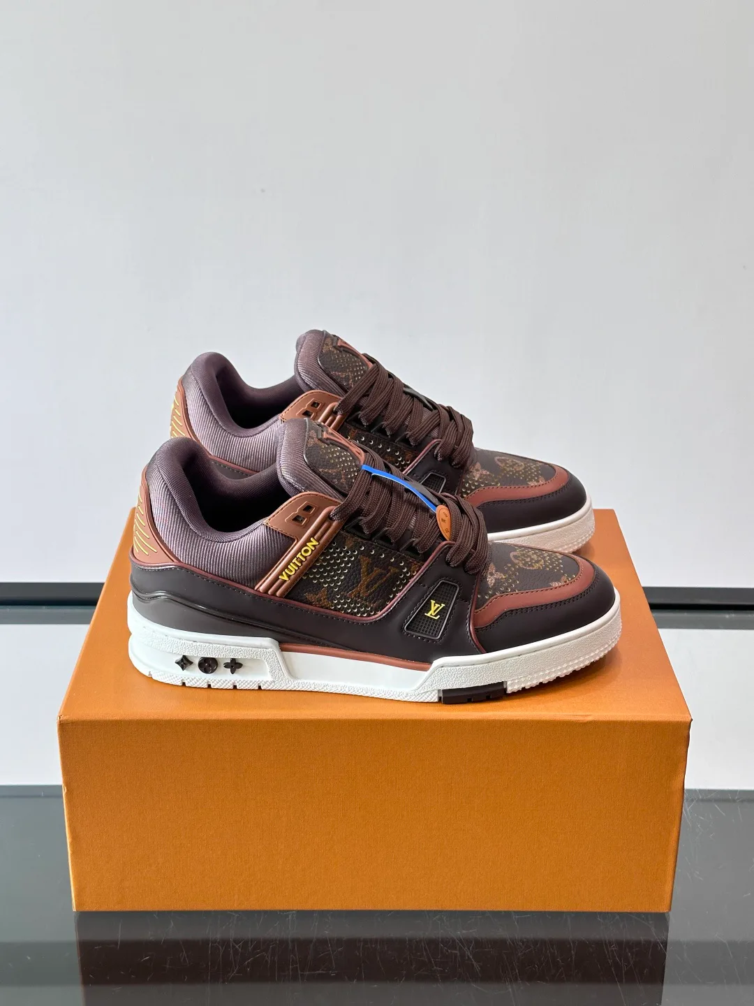 Women's Sneakers LOUIS VUITTON 17349546