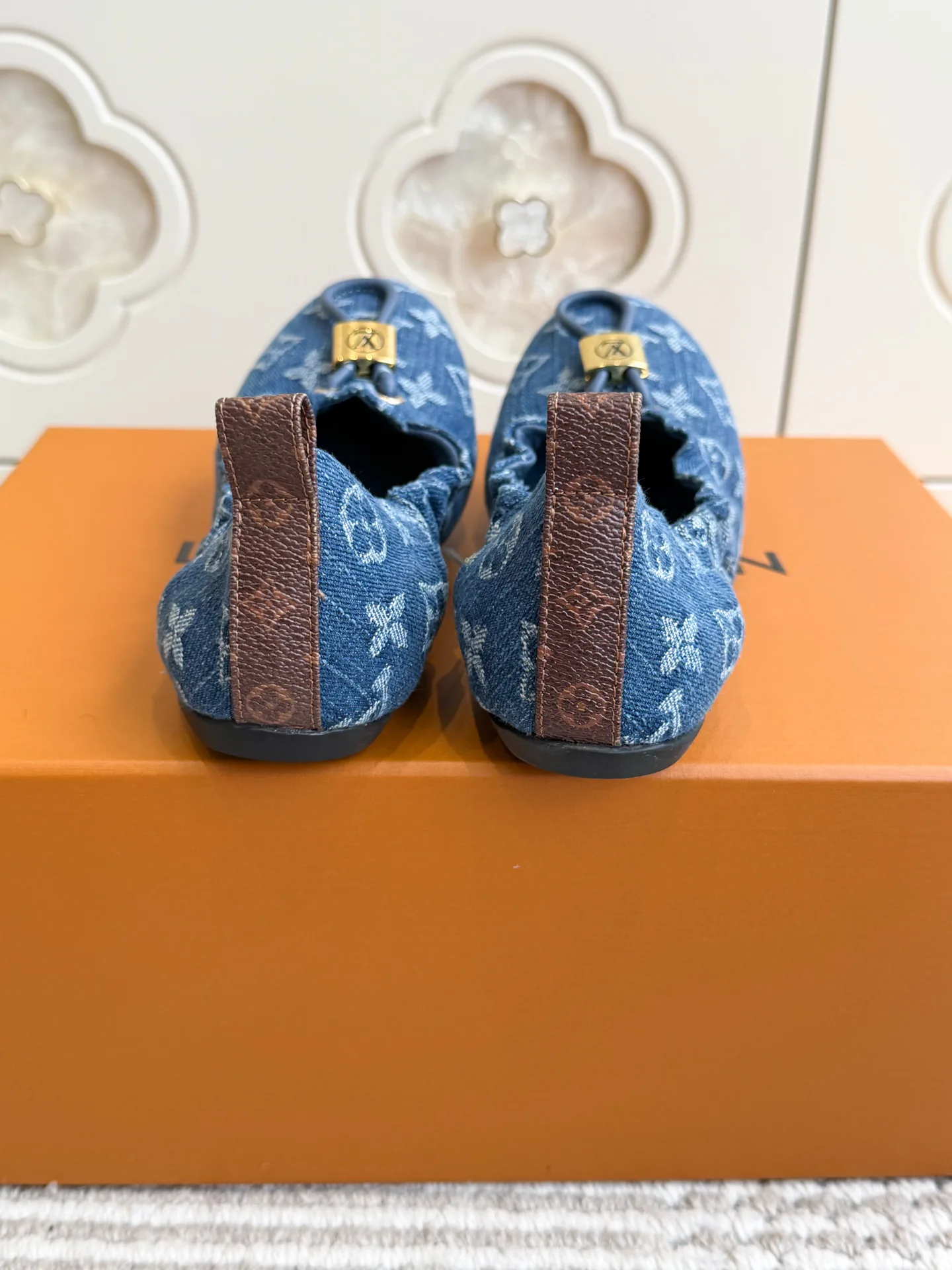Women's Ballet Flats LOUIS VUITTON 18414279
