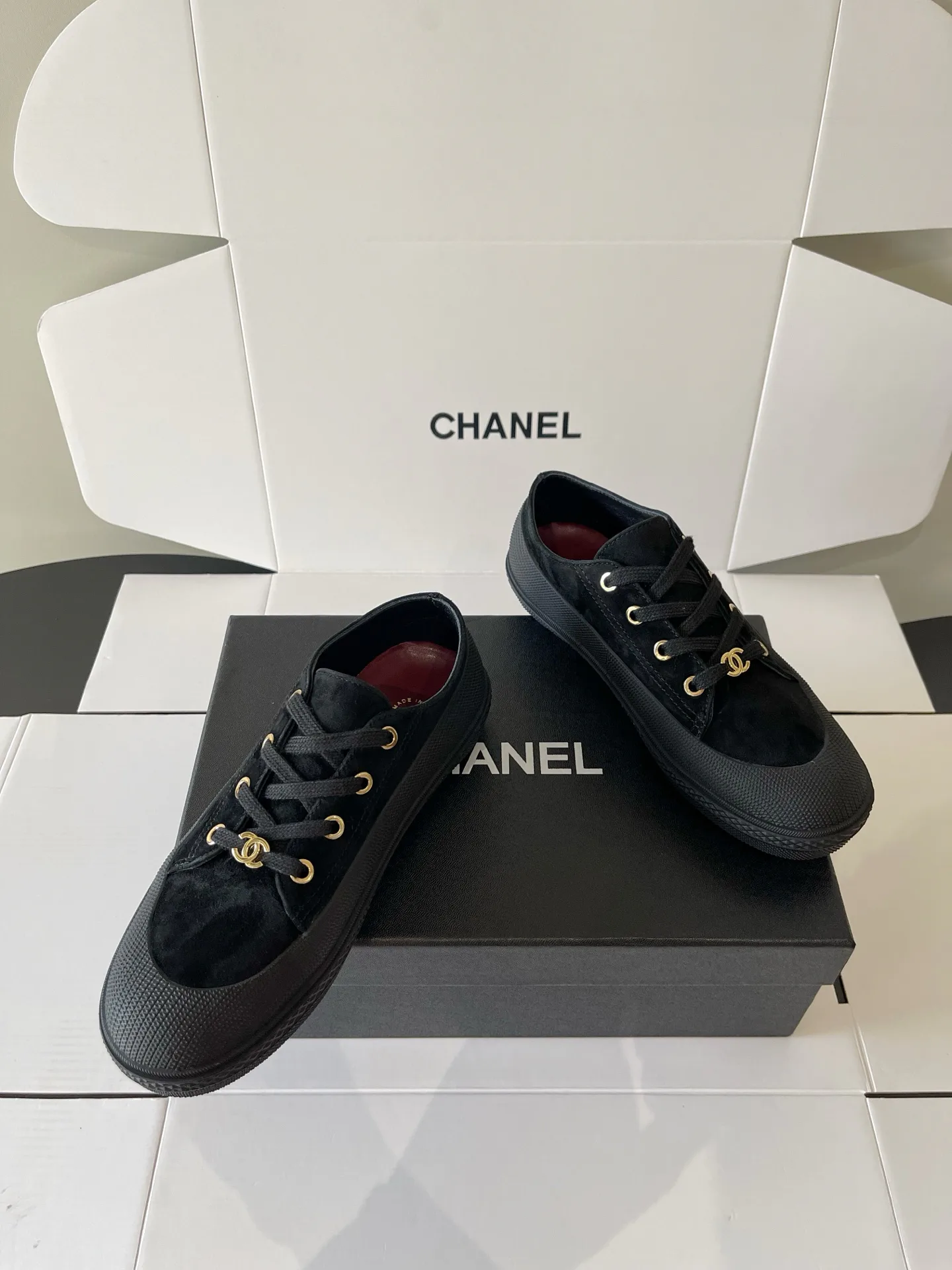 Women's Sneakers CHANEL 18437965