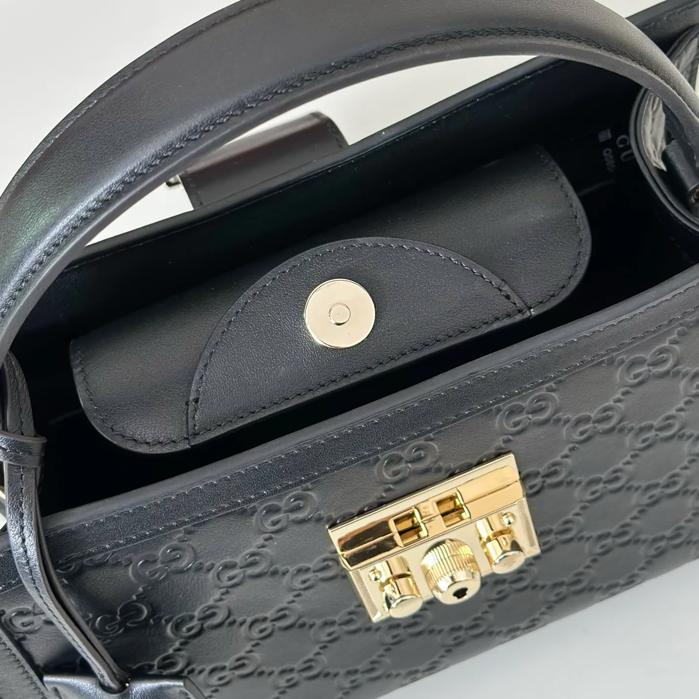 Women's Classic Handbags GUCCI 18310130