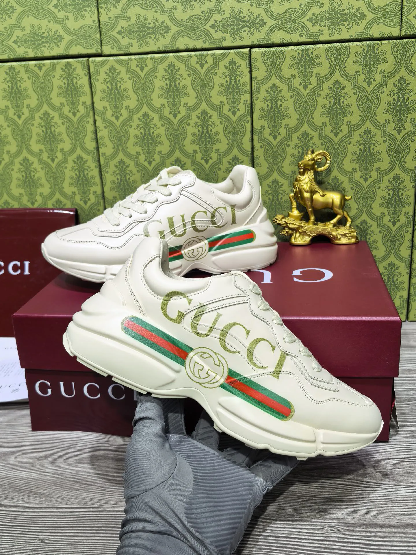 Women's Sneakers GUCCI 18039943