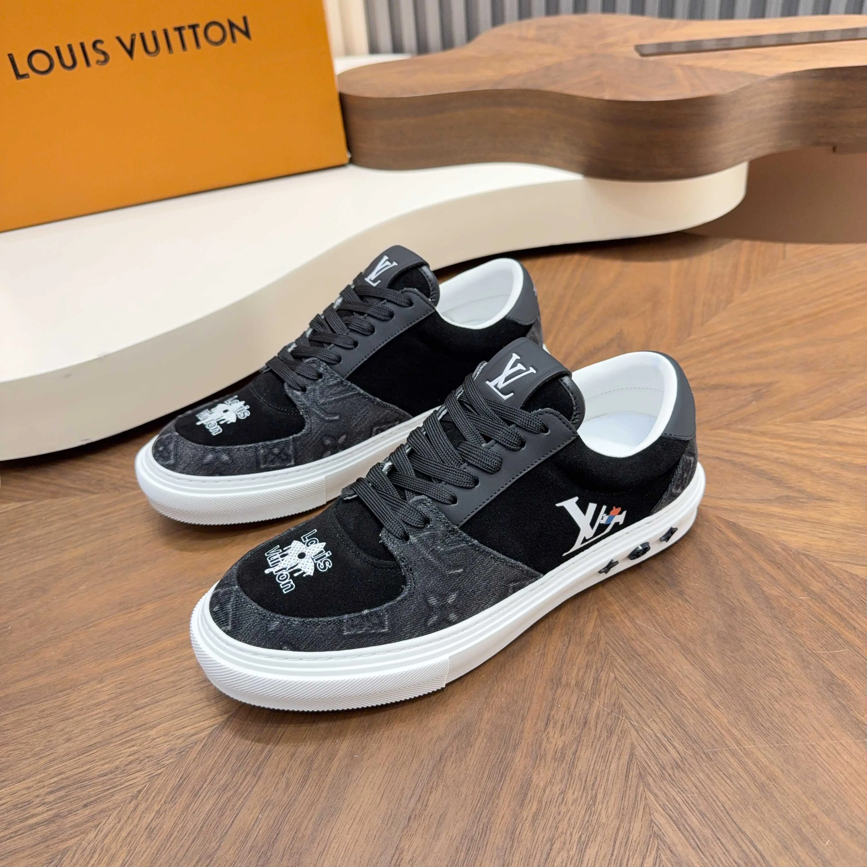 Men's Sneakers LOUIS VUITTON 17921396