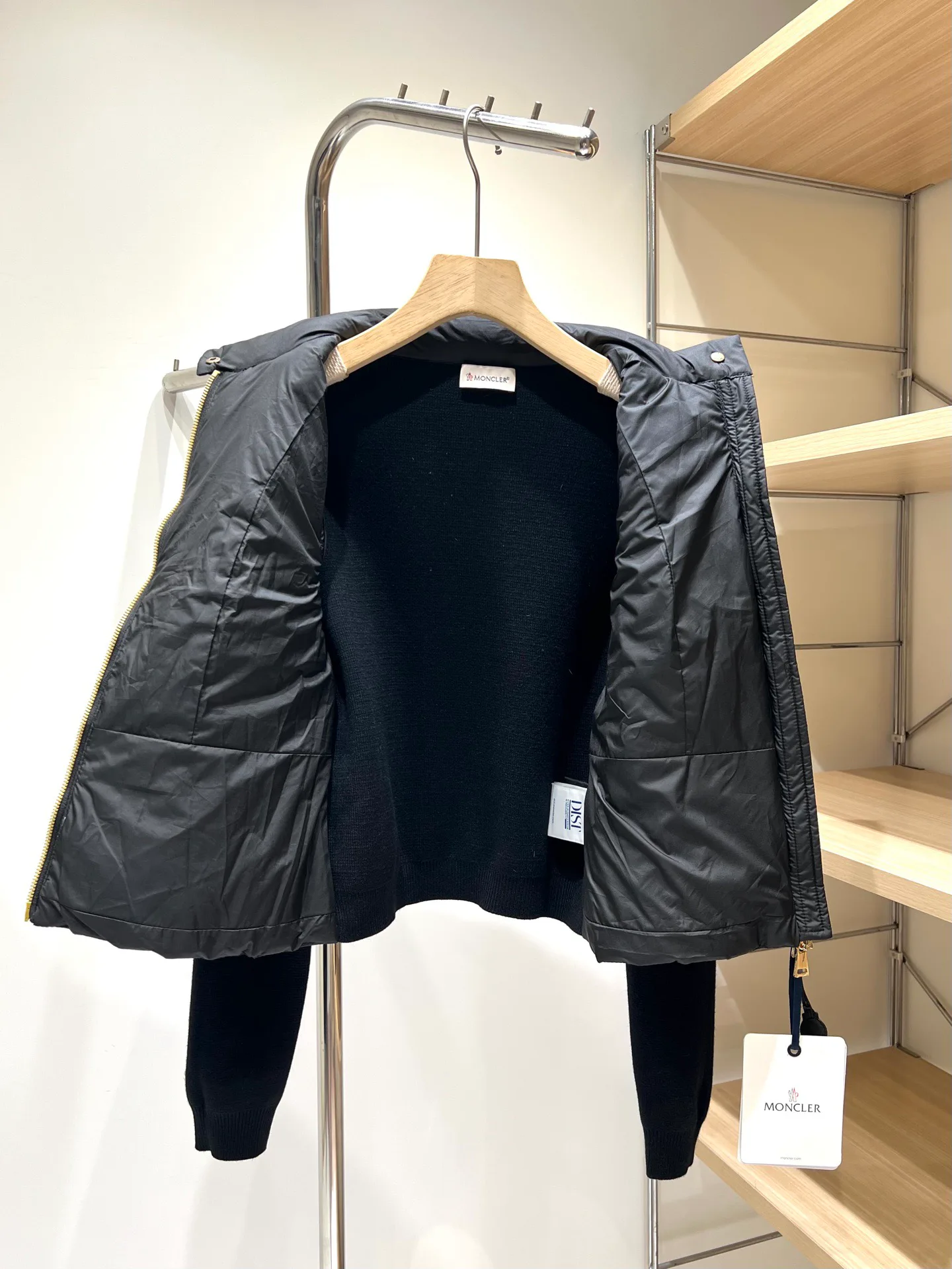 Women's Jackets And Down Jackets MONCLER 18174917