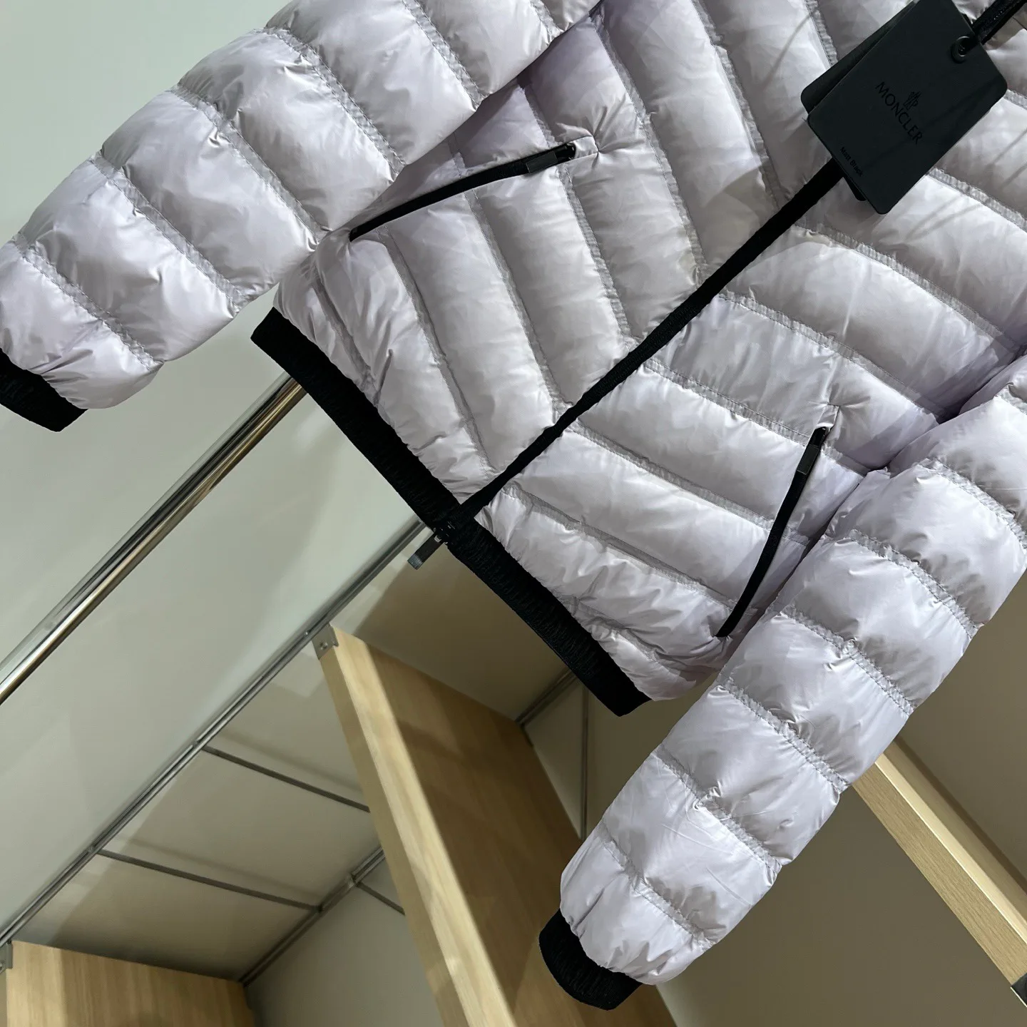 Women's Jackets And Down Jackets MONCLER 18001761