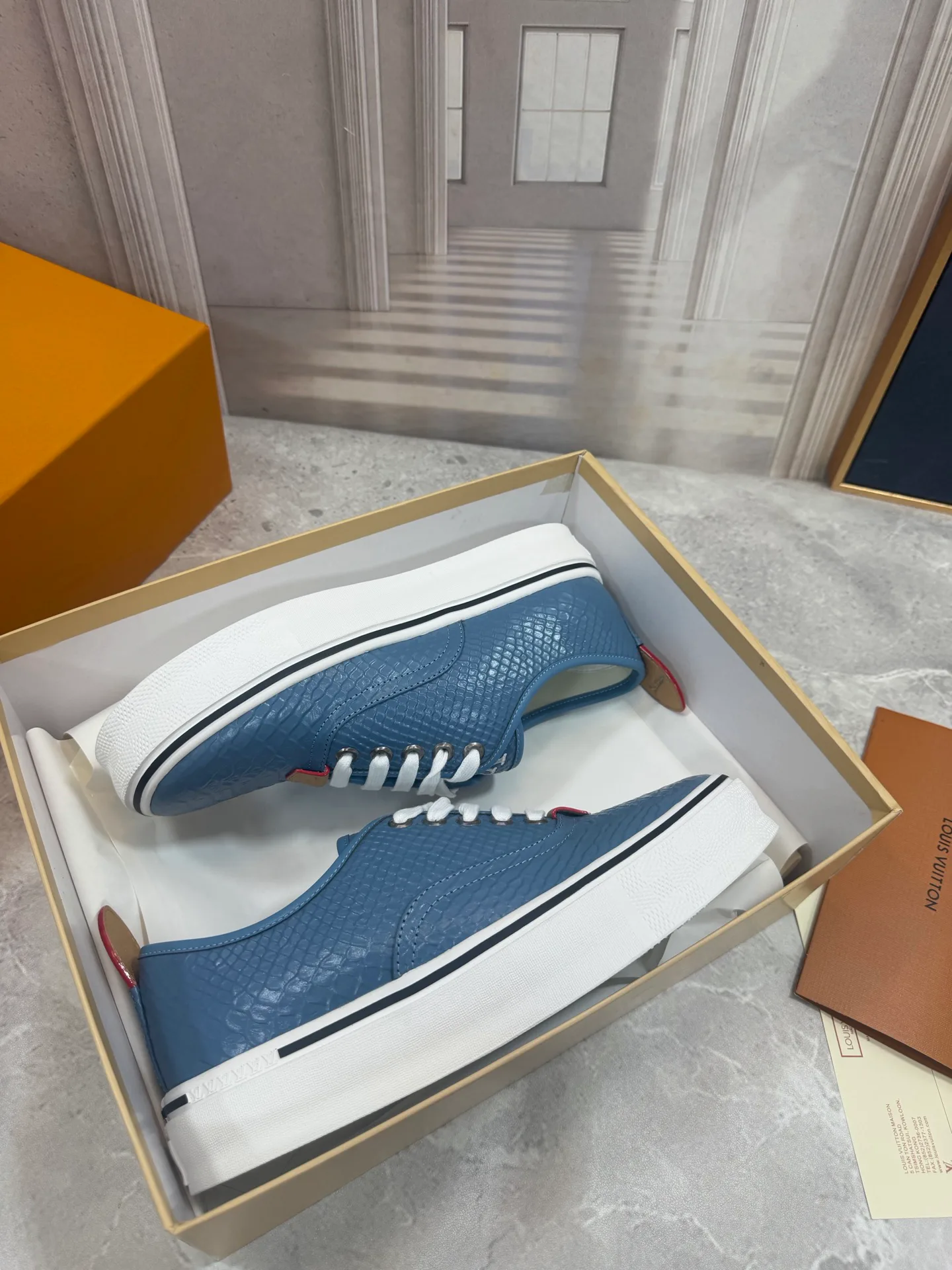 Men's Sneakers LOUIS VUITTON 18190058
