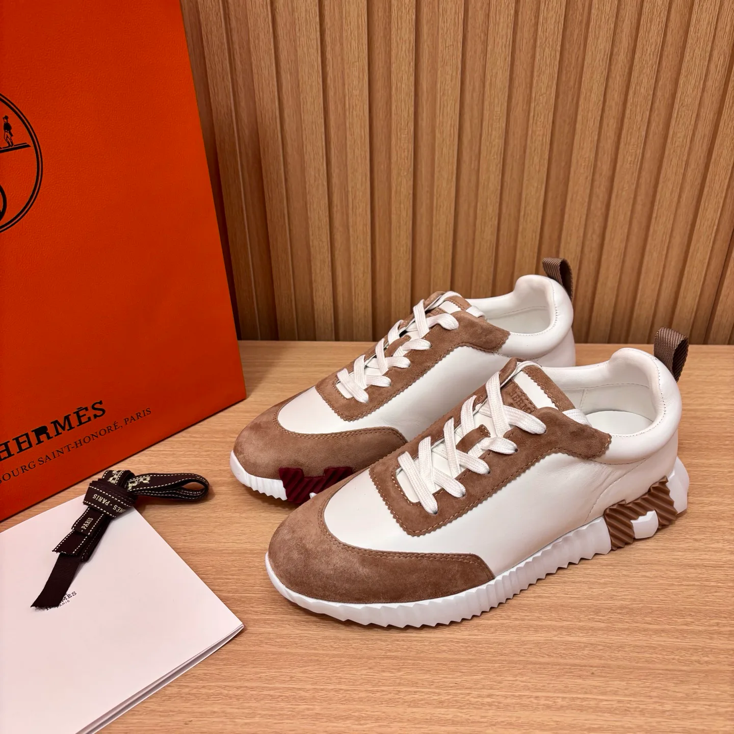 Women's Sneakers LOUIS VUITTON 18438925