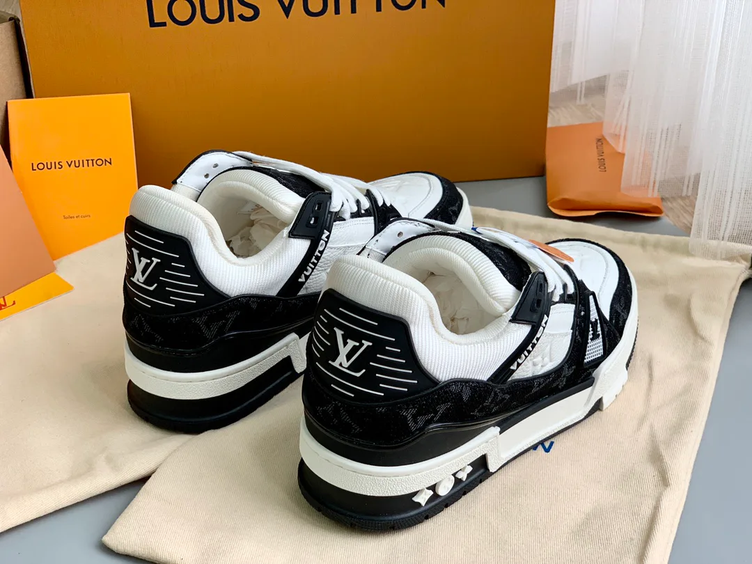 Women's Sneakers LOUIS VUITTON 18014129