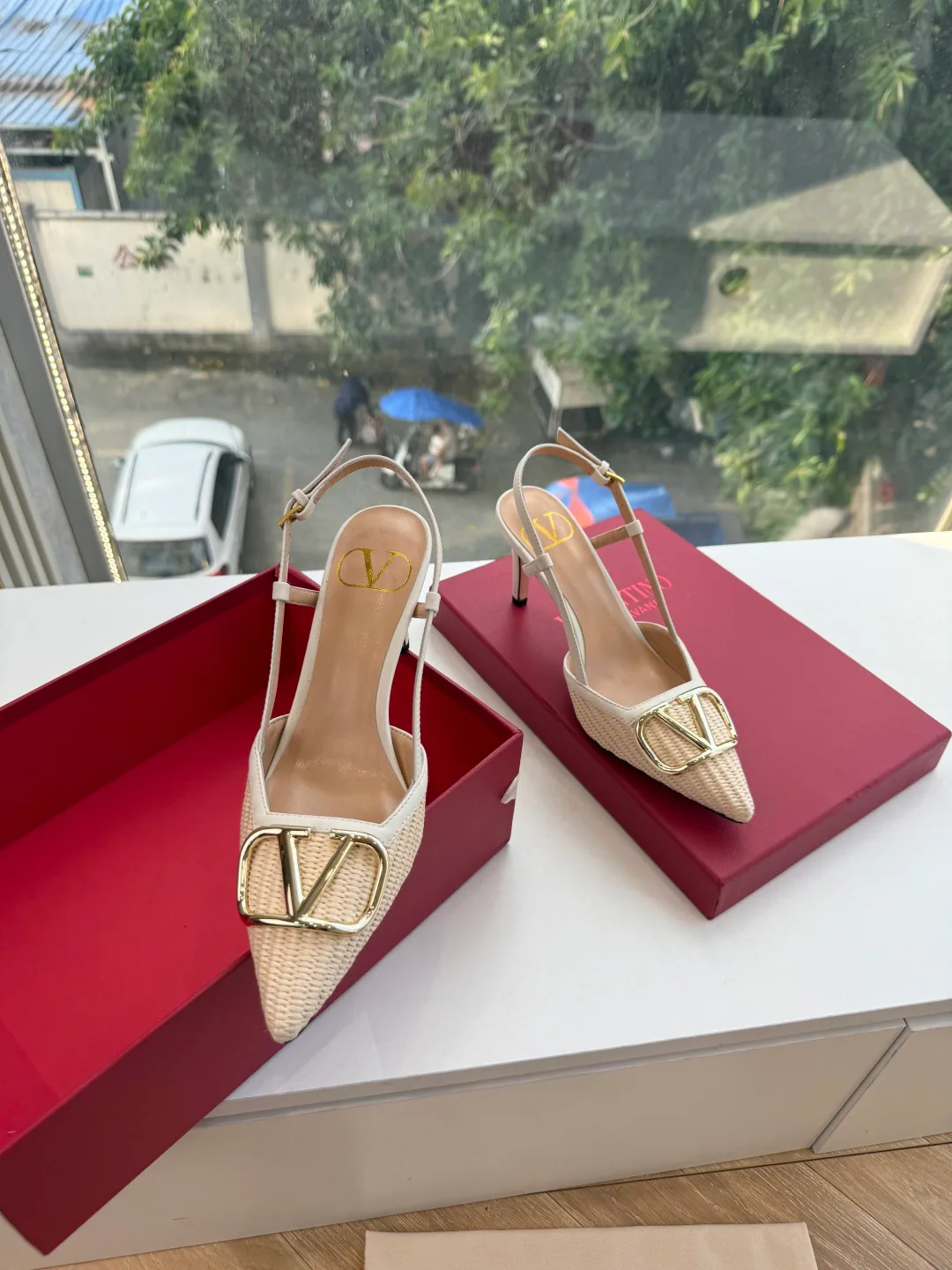 Women's Open-Toe Sandals VALENTINO 18356225