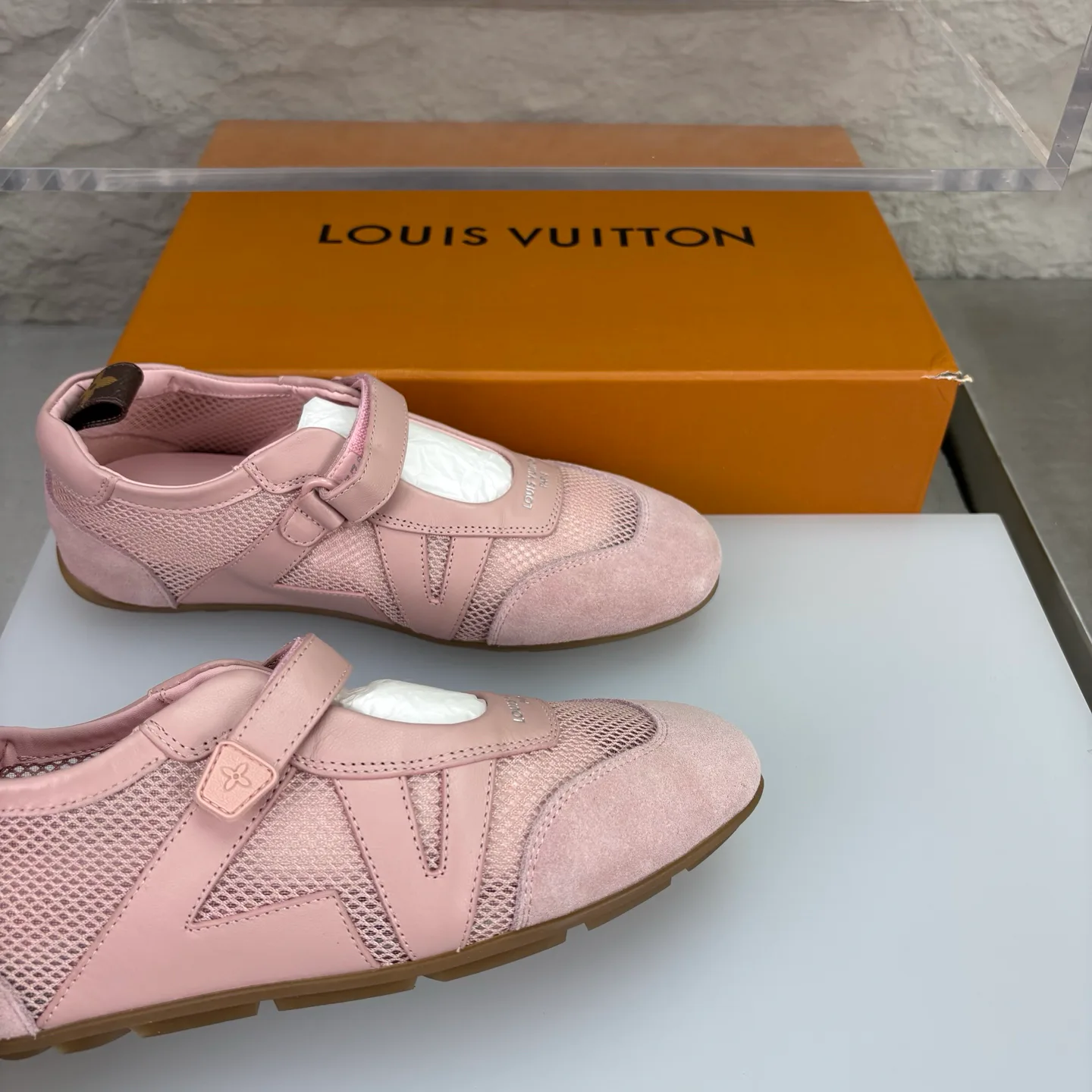 Кроссовки Женские Louis Vuitton 18656663