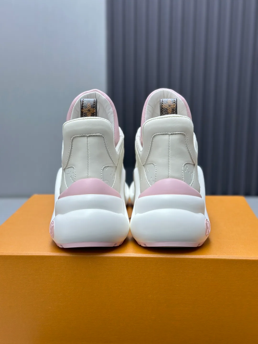 Women's Sneakers LOUIS VUITTON 18211999