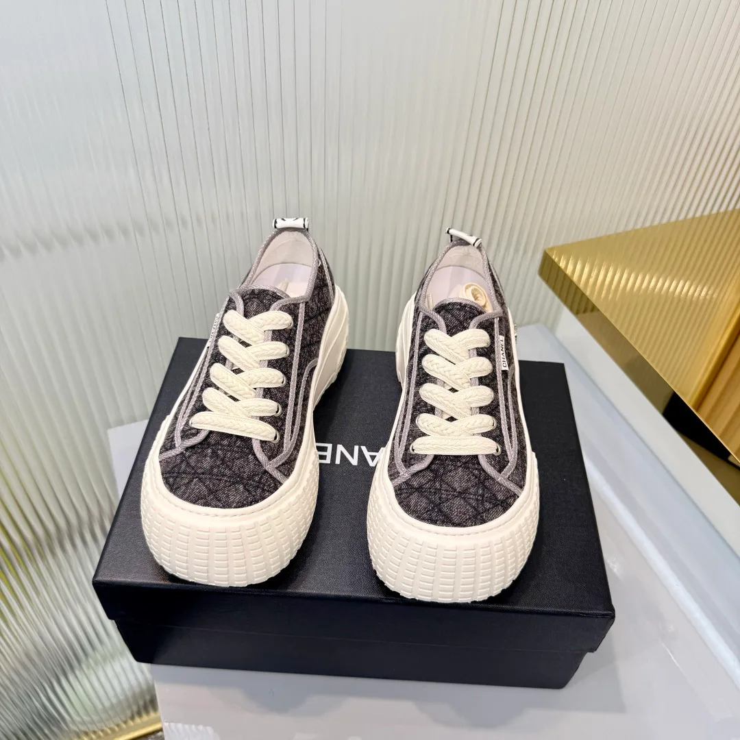 Women's Sneakers CHANEL 18366988