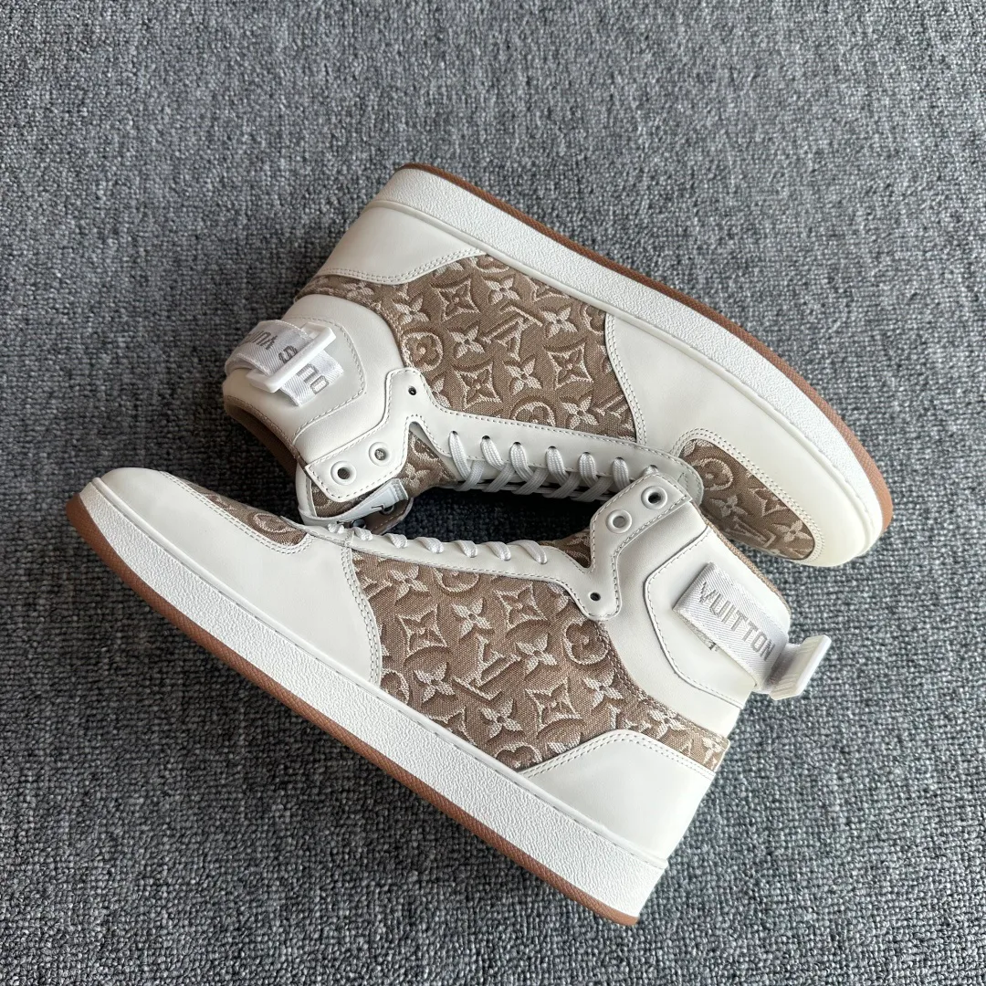 Men's Sneakers LOUIS VUITTON 18394312