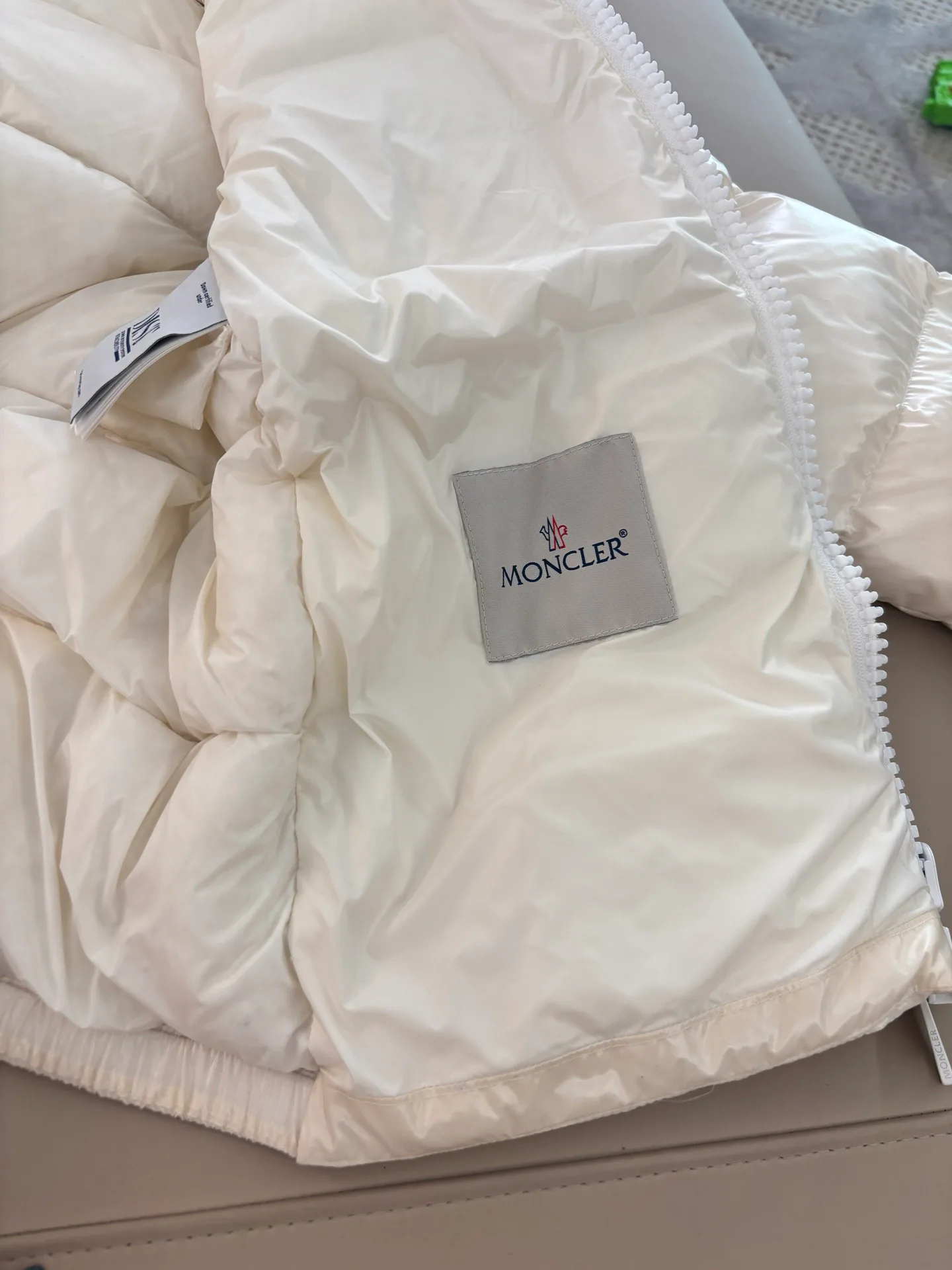 Women's Jackets And Down Jackets MONCLER 18468705