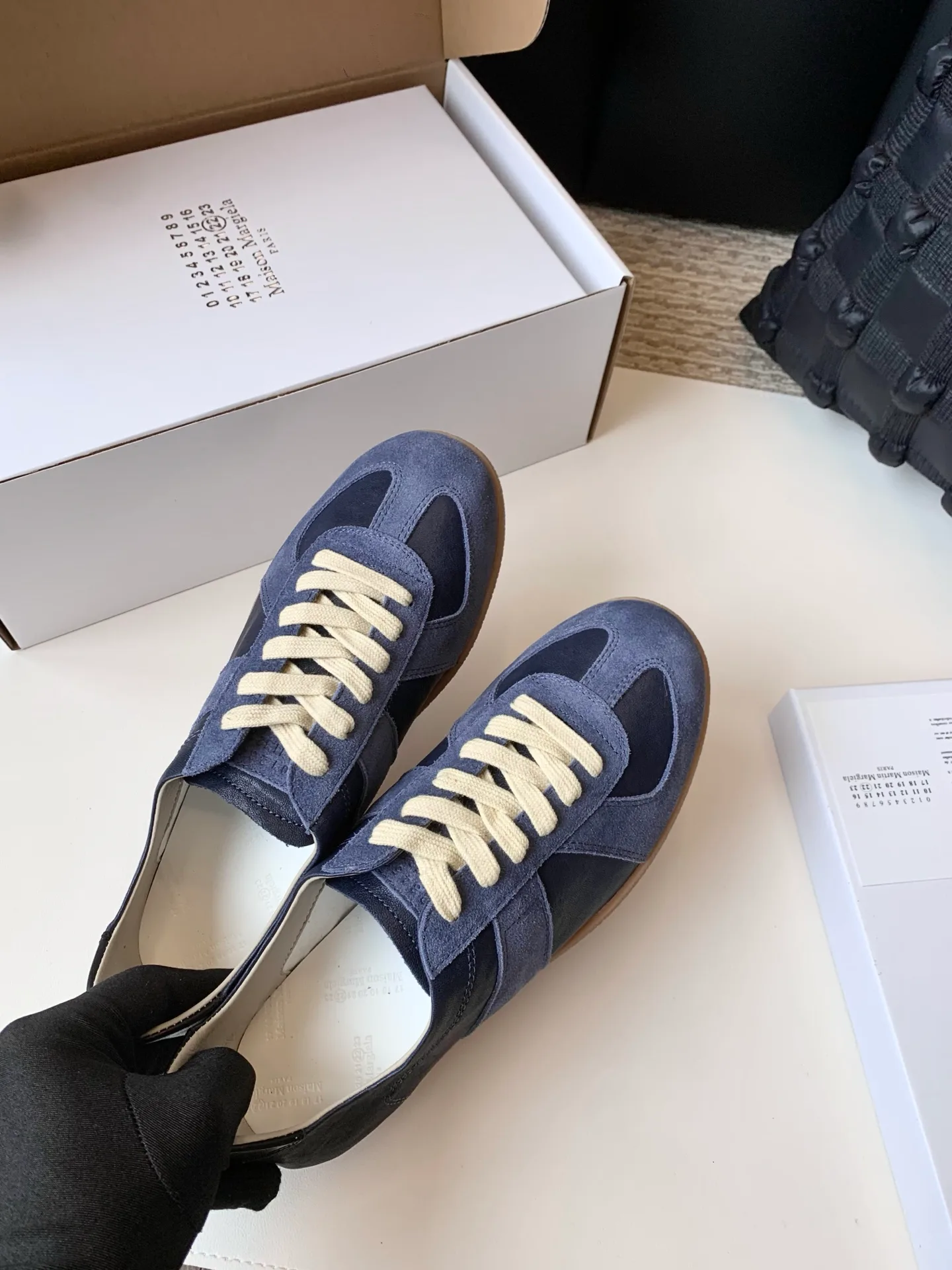 Women's Sneakers MAISON MARGIELA 17628617
