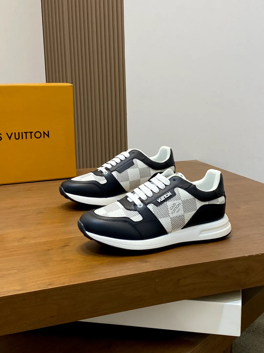 Men's Sneakers LOUIS VUITTON 18274583