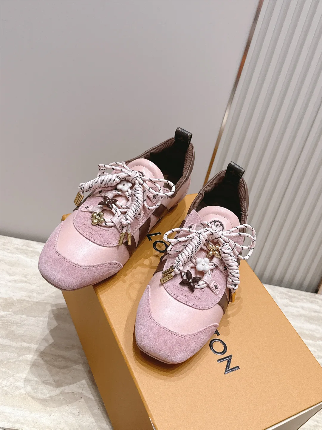 Women's Sneakers LOUIS VUITTON 18091987