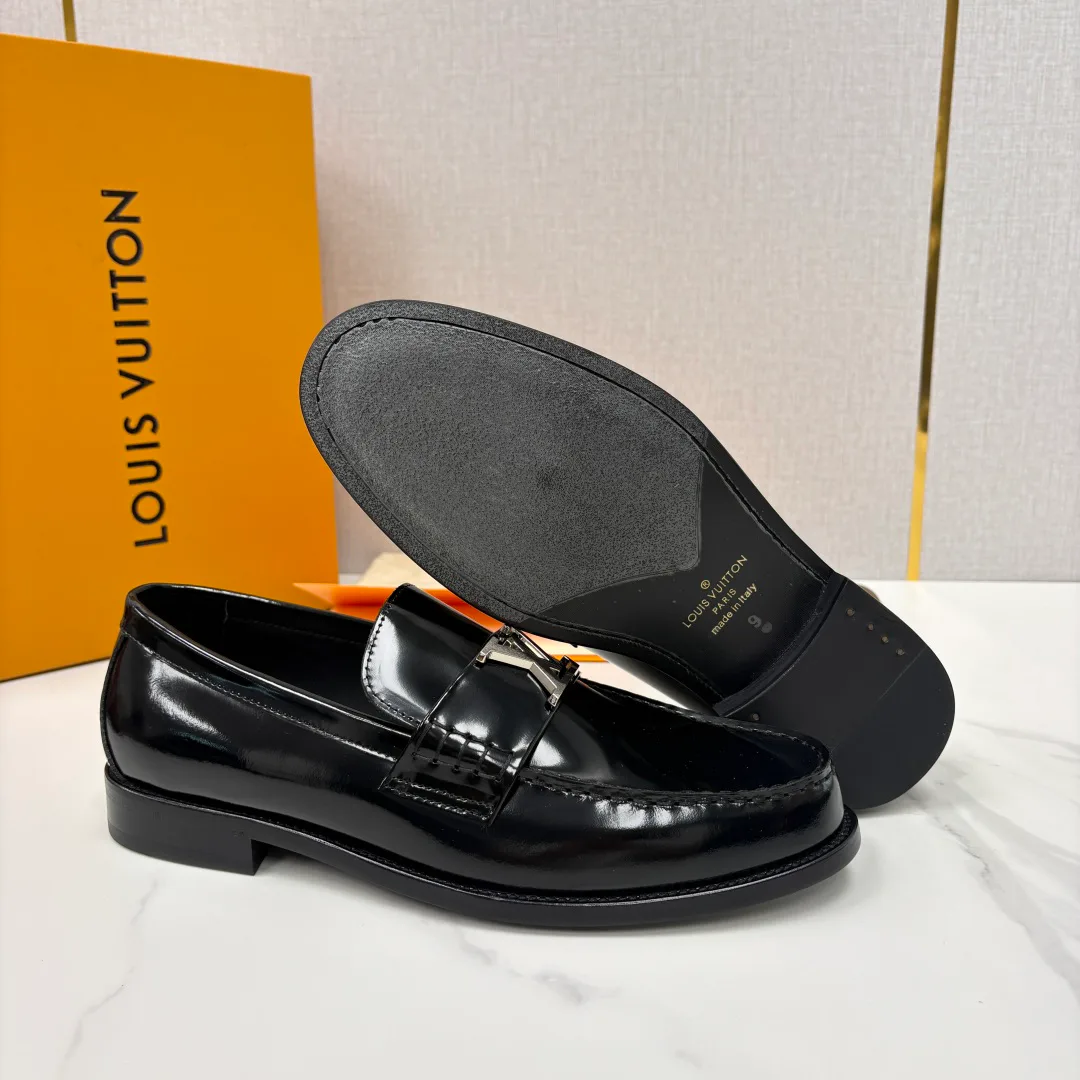 Men's Loafers And Dress Shoes LOUIS VUITTON 18139700