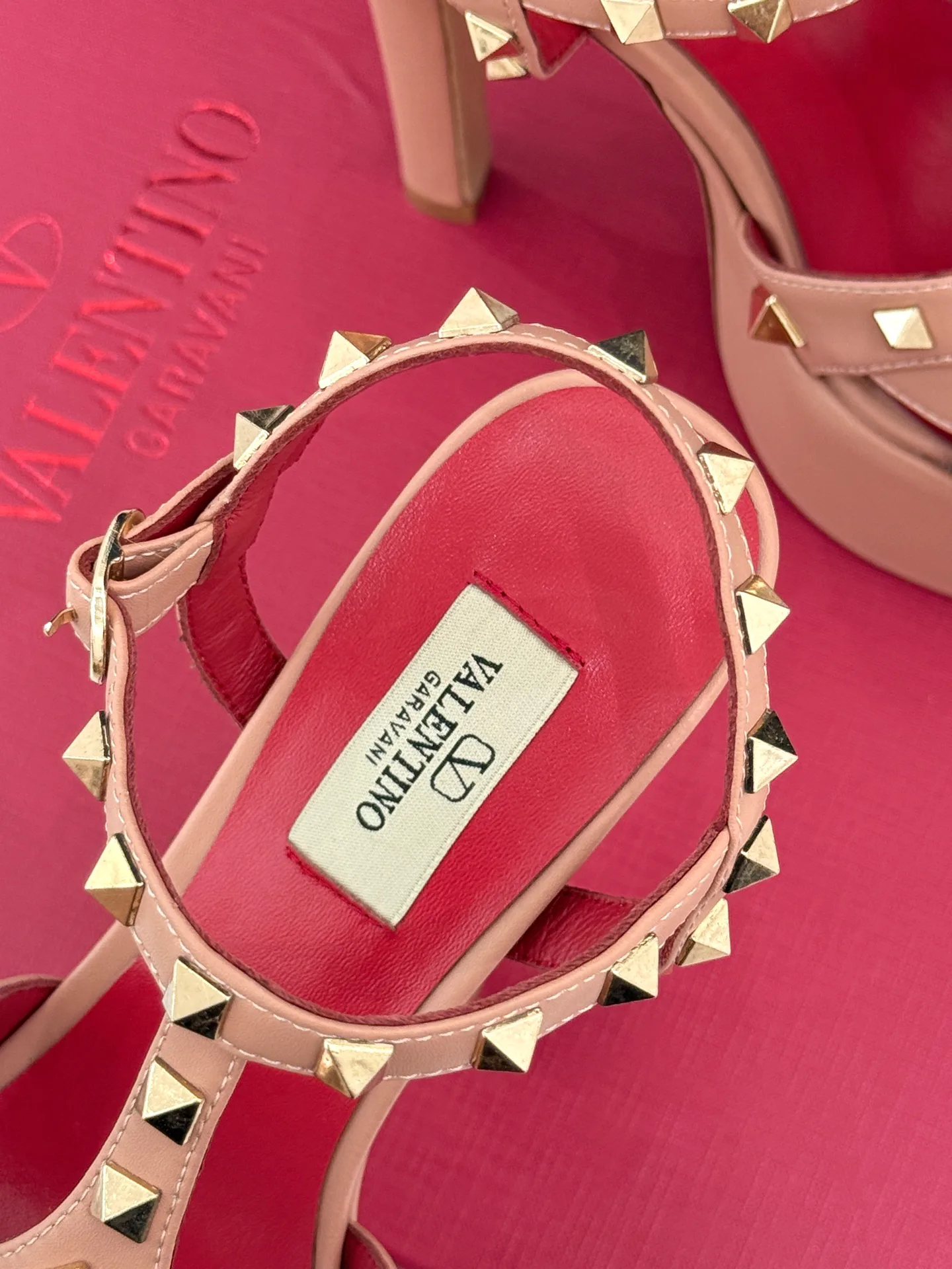 Women's Open-Toe Sandals VALENTINO 18198296