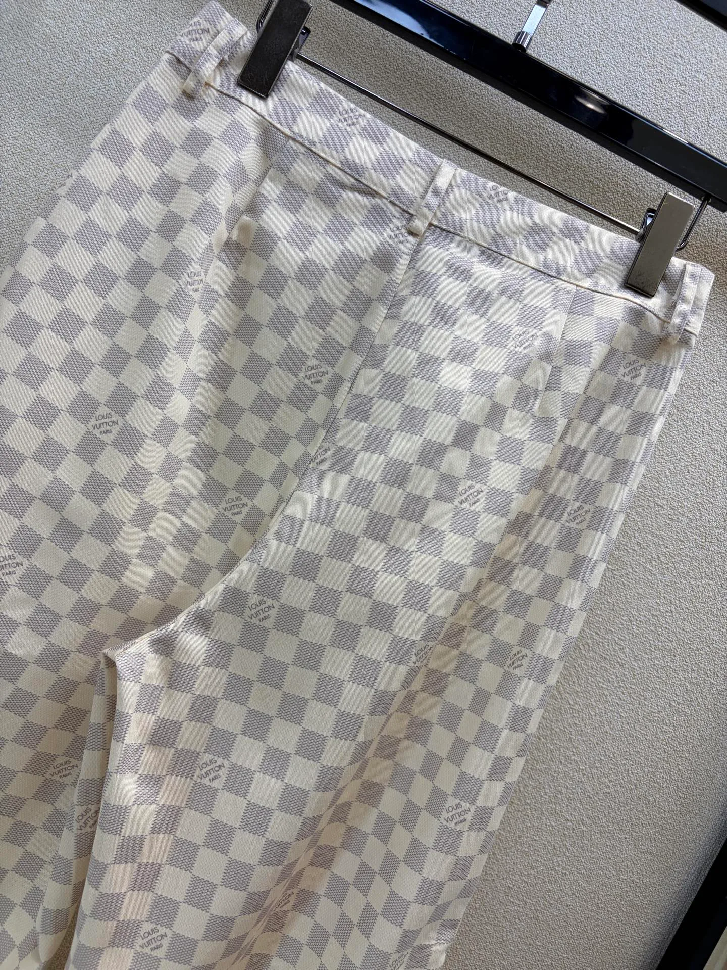 Women's Trousers LOUIS VUITTON 18203404