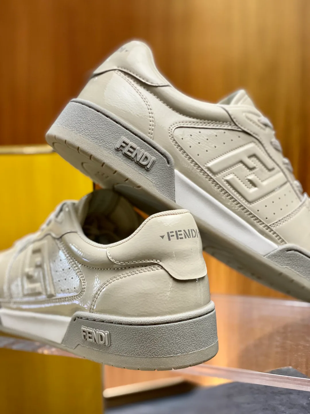 Women's Sneakers FENDI 18119372